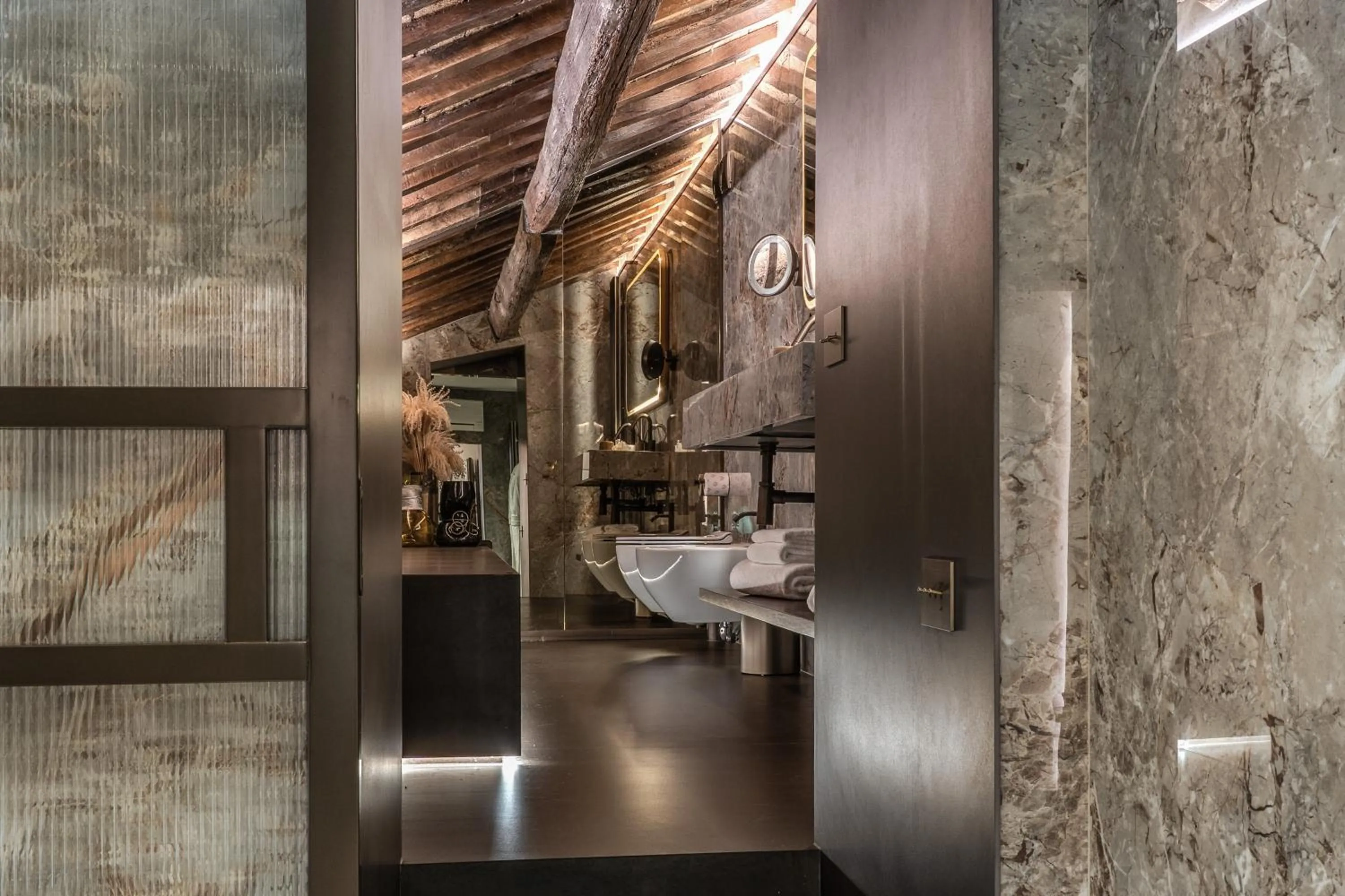 Bathroom, Bed in Eitch Borromini Palazzo Pamphilj