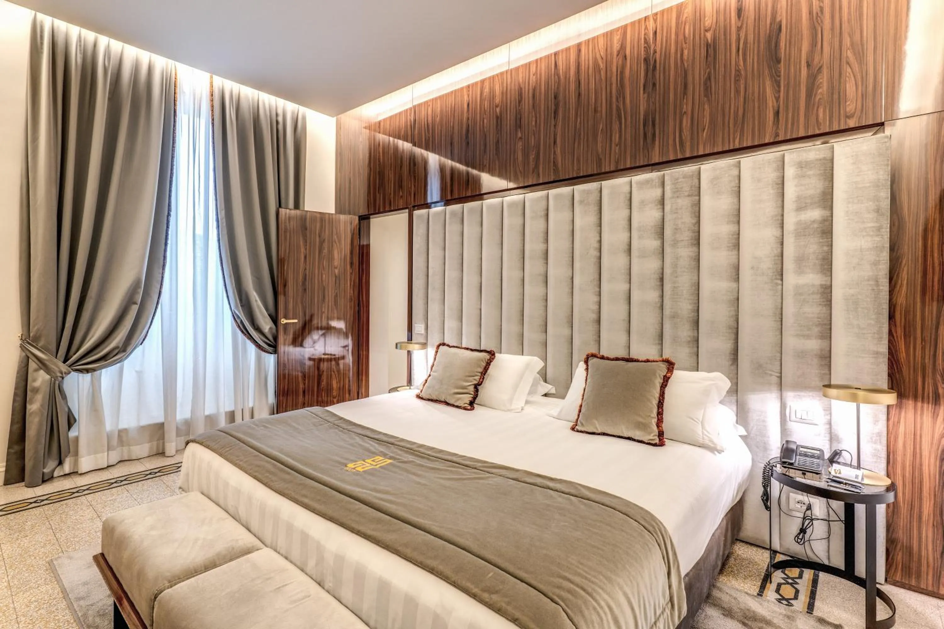 Bedroom, Bed in Eitch Borromini Palazzo Pamphilj