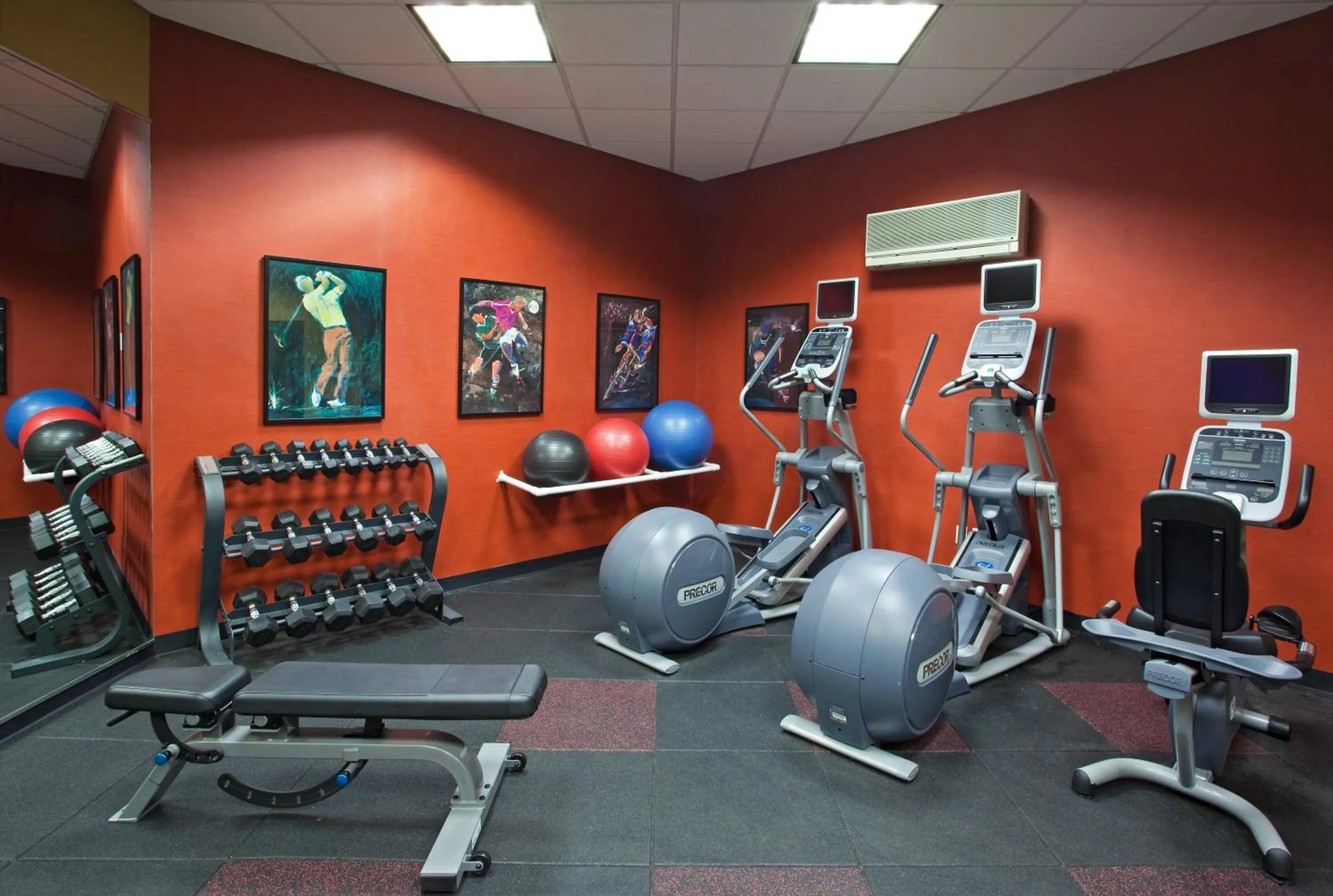 Fitness centre/facilities in Holiday Inn Dayton/Fairborn I-675, an IHG Hotel