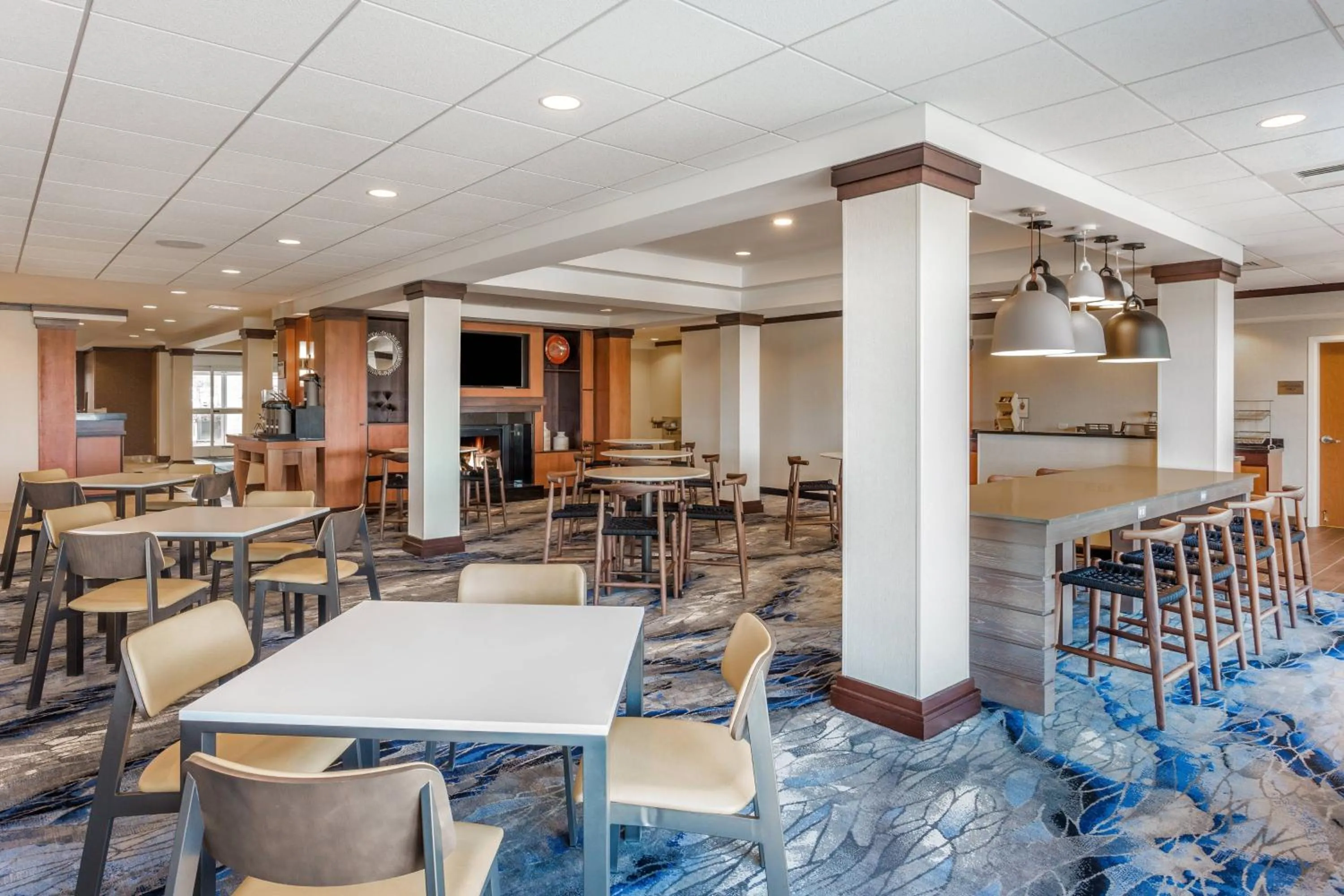 Restaurant/places to eat in Fairfield Inn and Suites by Marriott Madison East