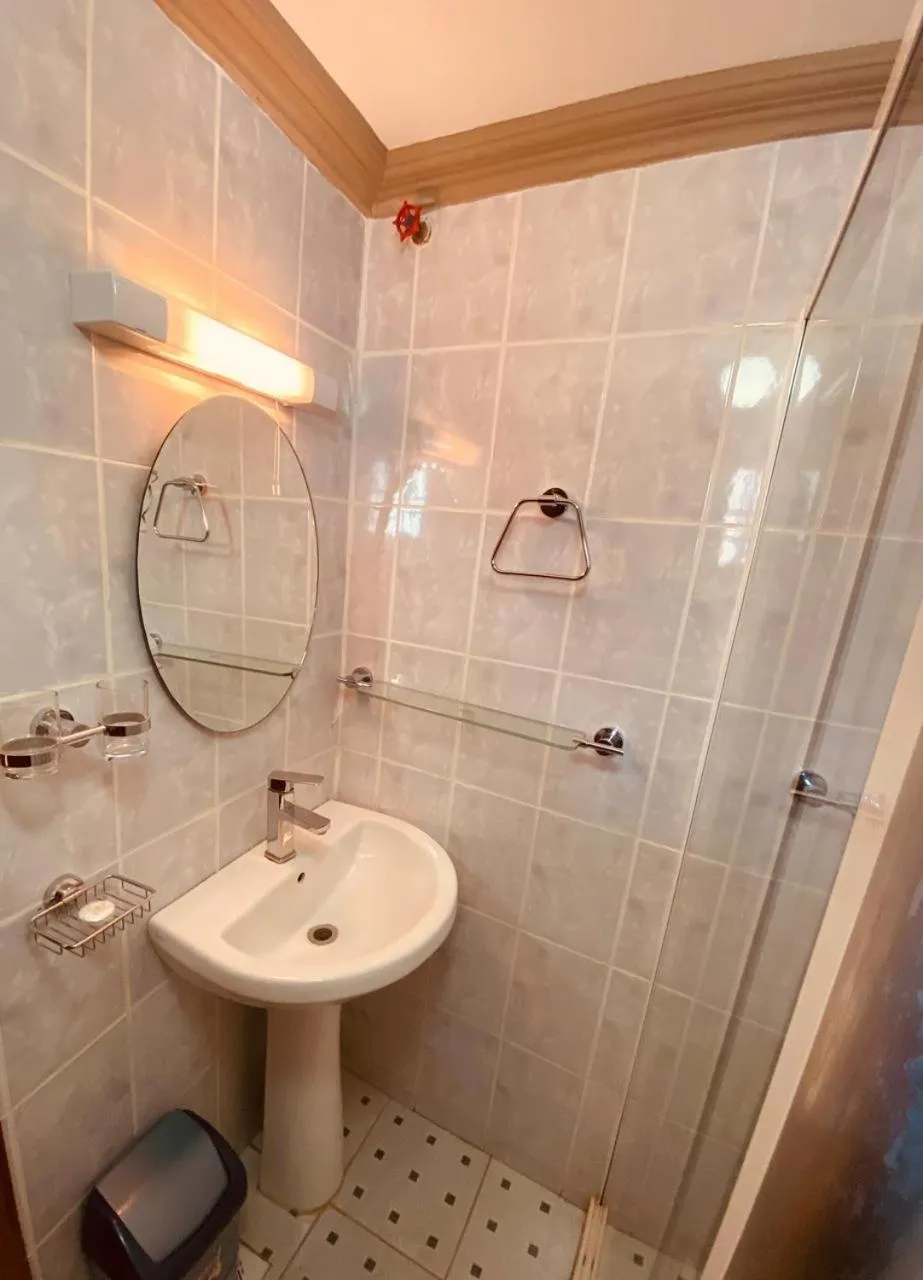 Bathroom in Villa Leone Boutique Hotel