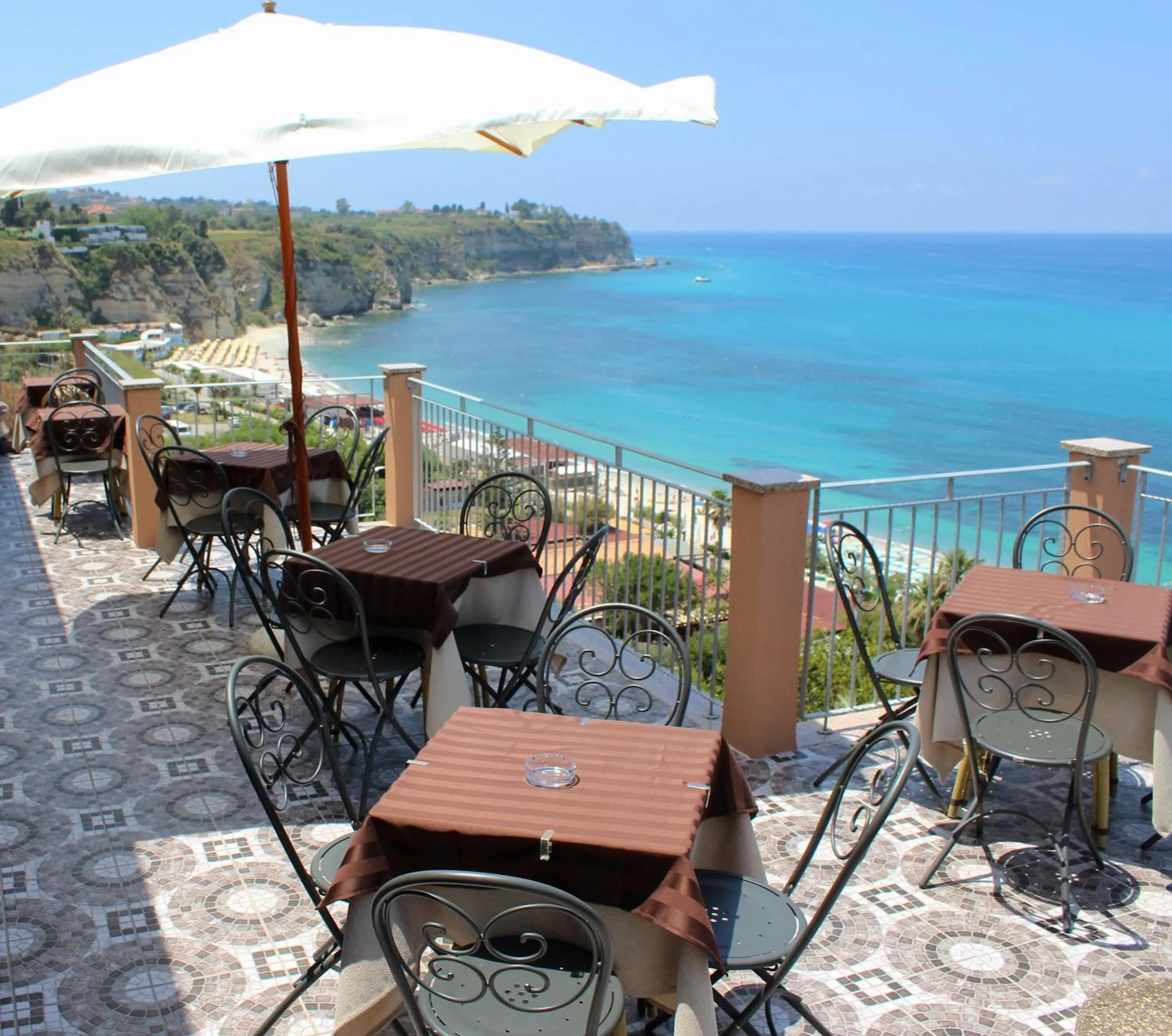 Patio in Hotel Terrazzo Sul Mare