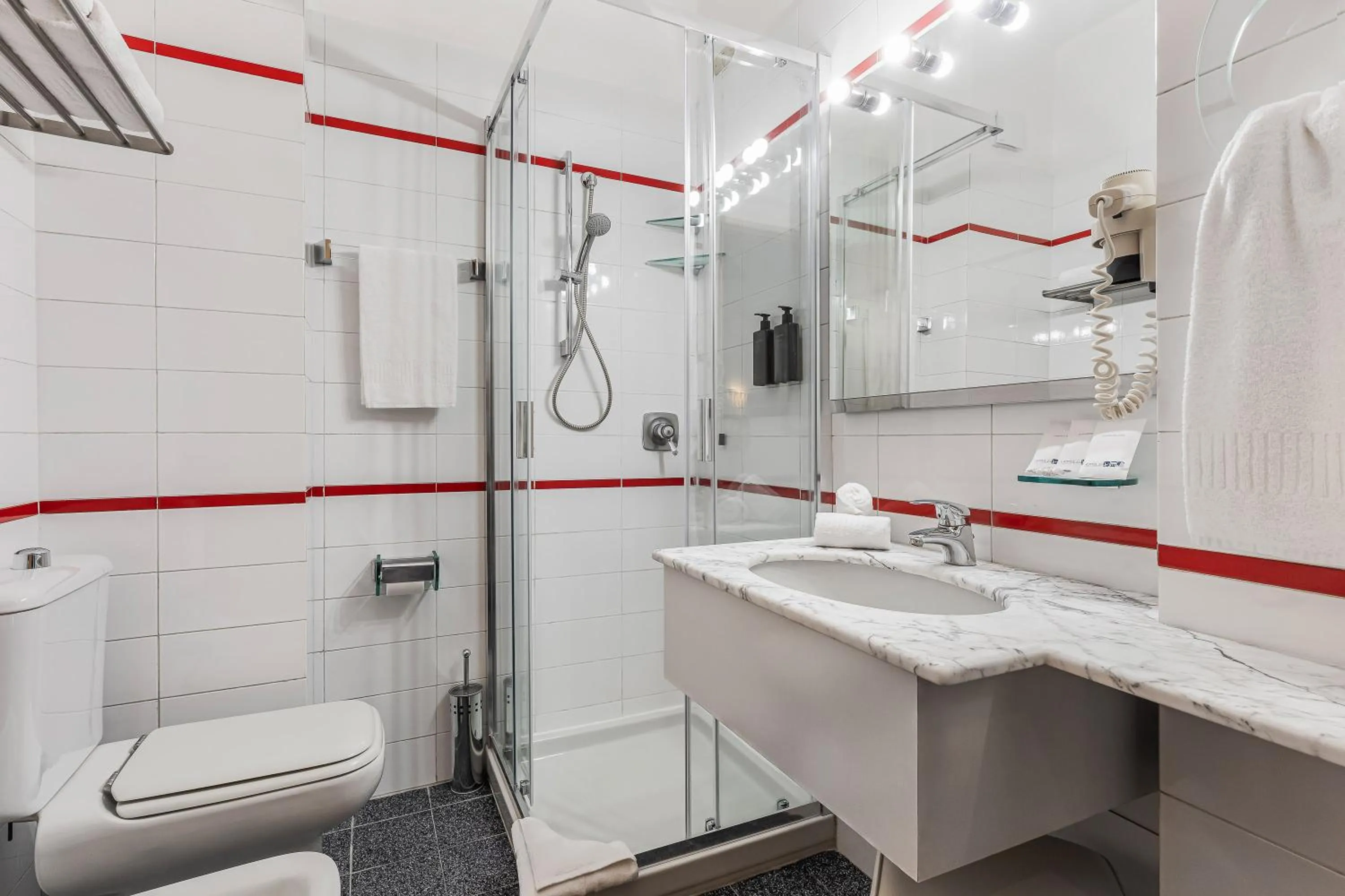 Shower in City Style Hotel Reggio Emilia