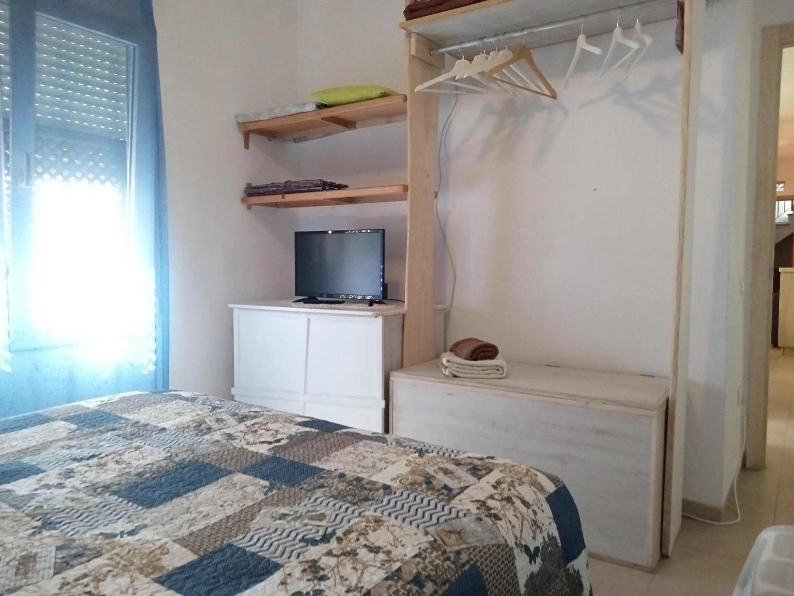 wardrobe, Bed in Apartamento San Agustín