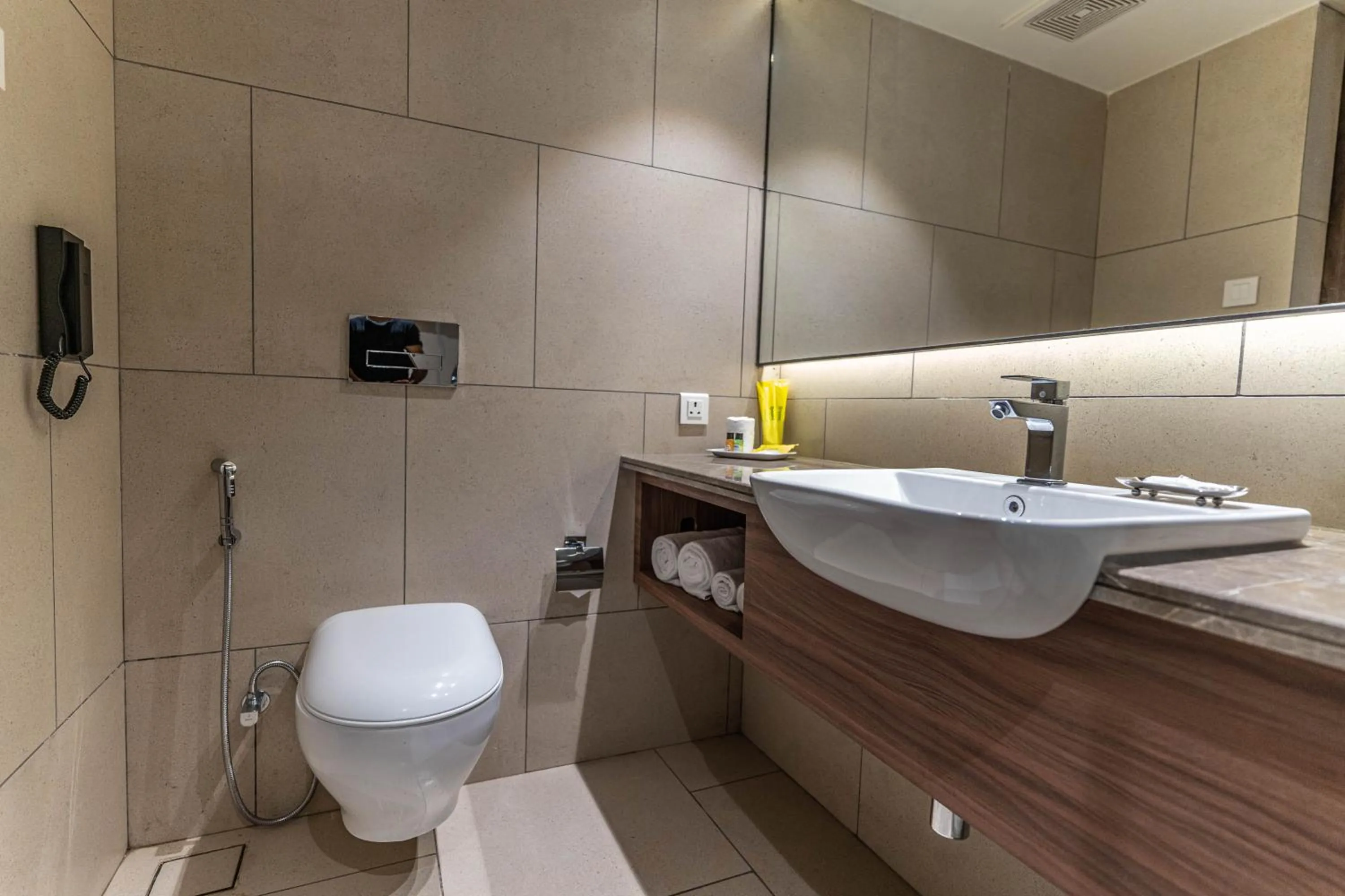 Shower in Nanu Beach Resort & Spa