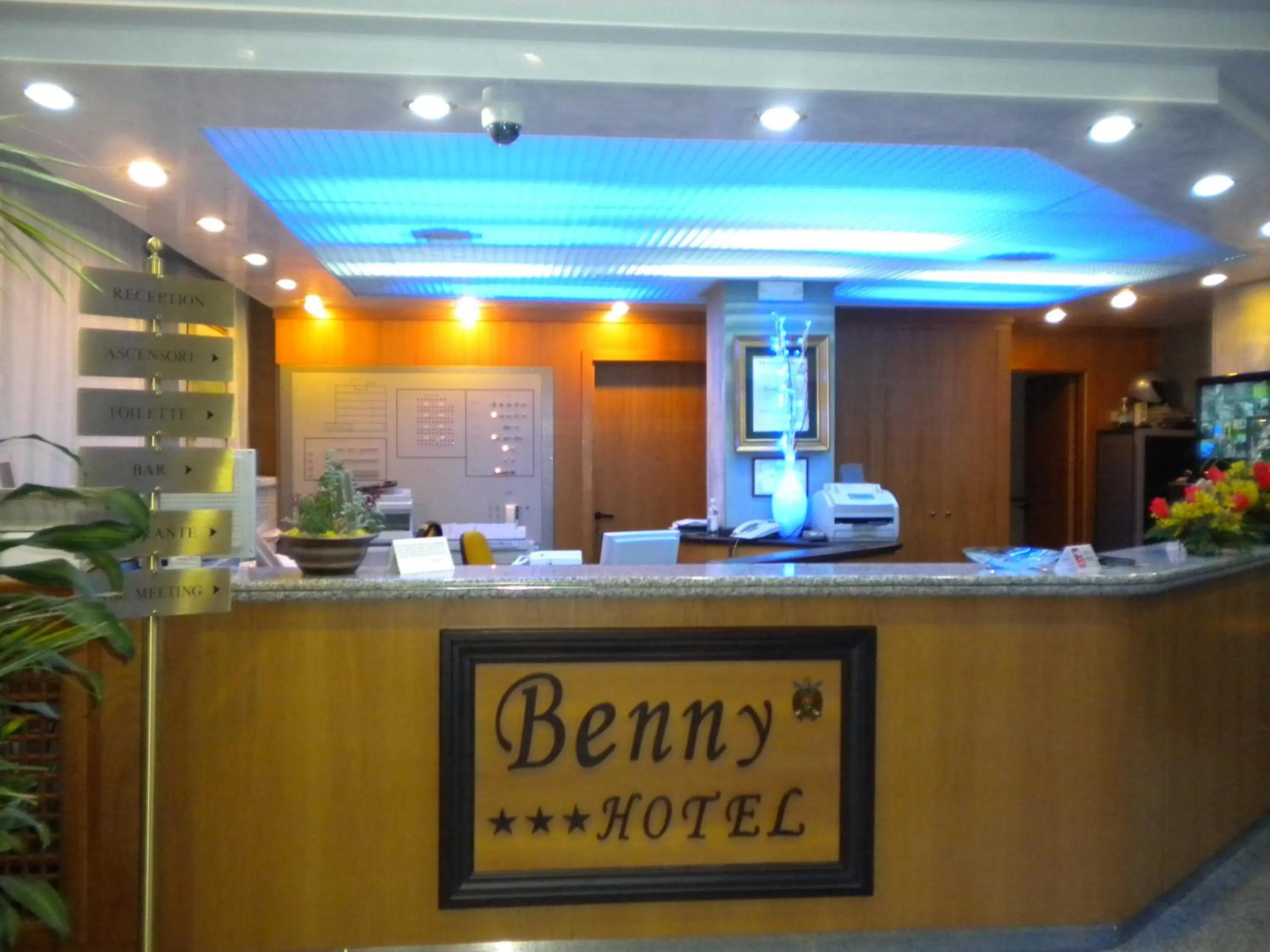 Lobby or reception in Benny Hotel