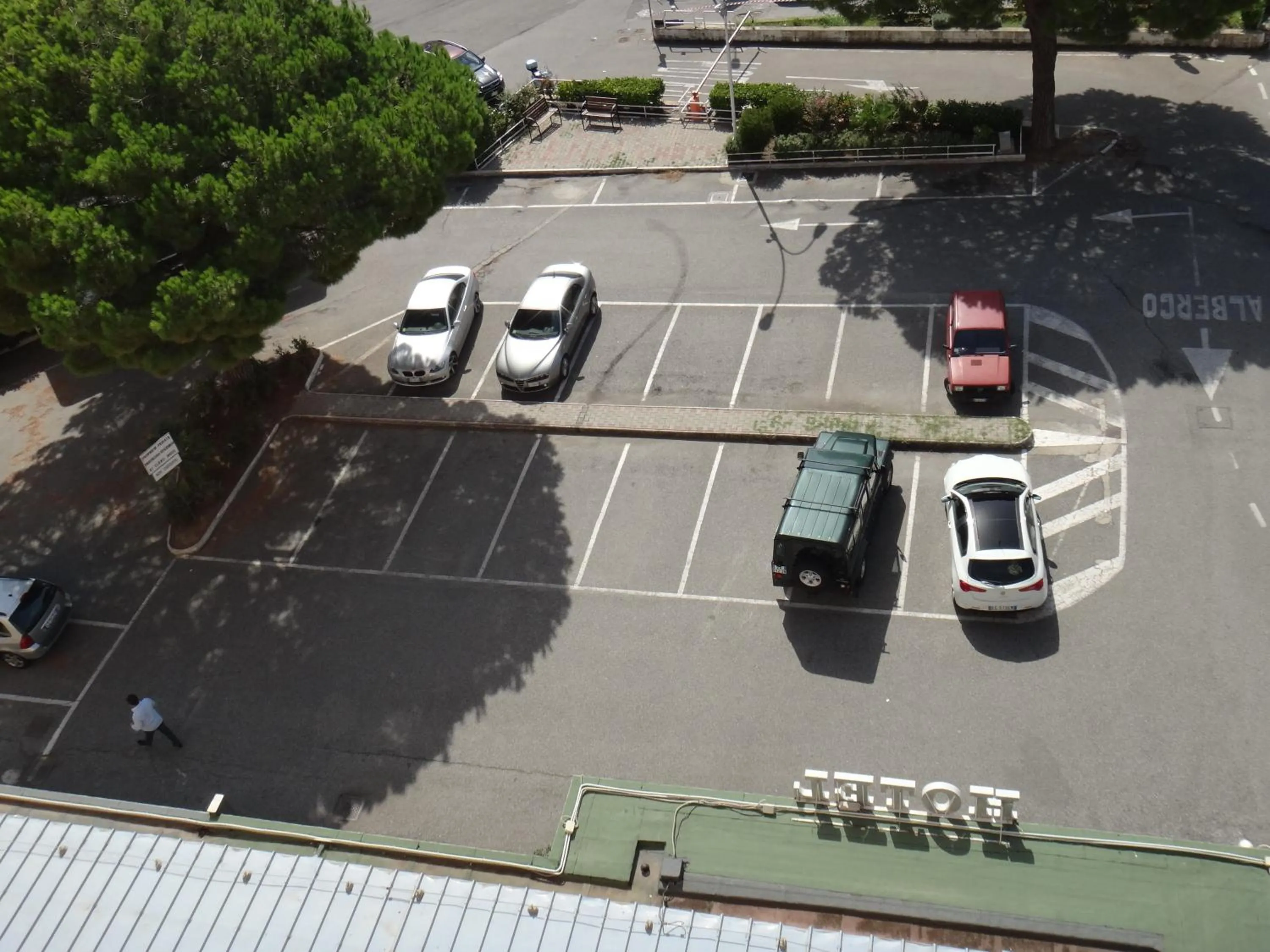 Facade/entrance in Benny Hotel