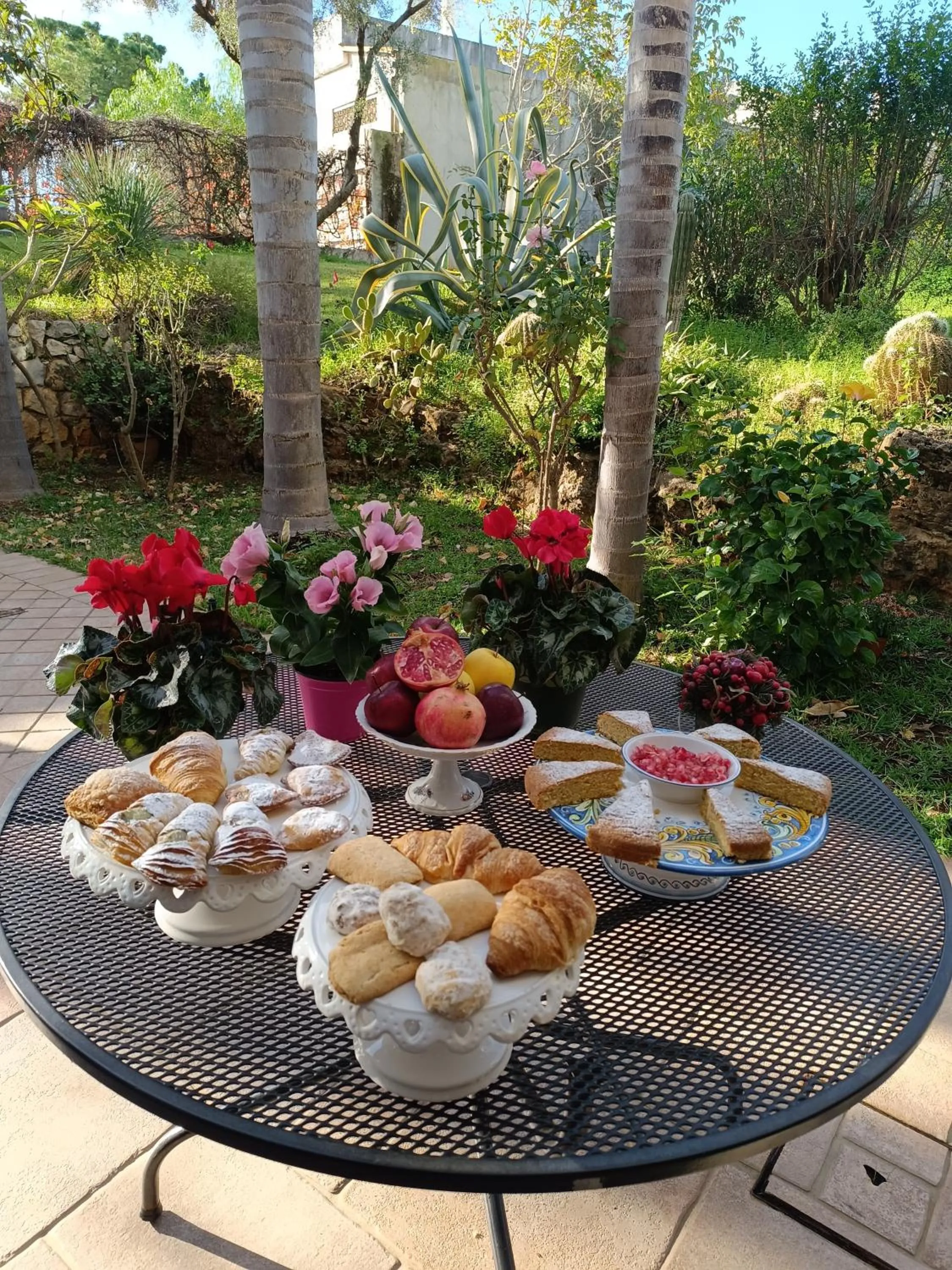 Breakfast in B & B Villa Flora