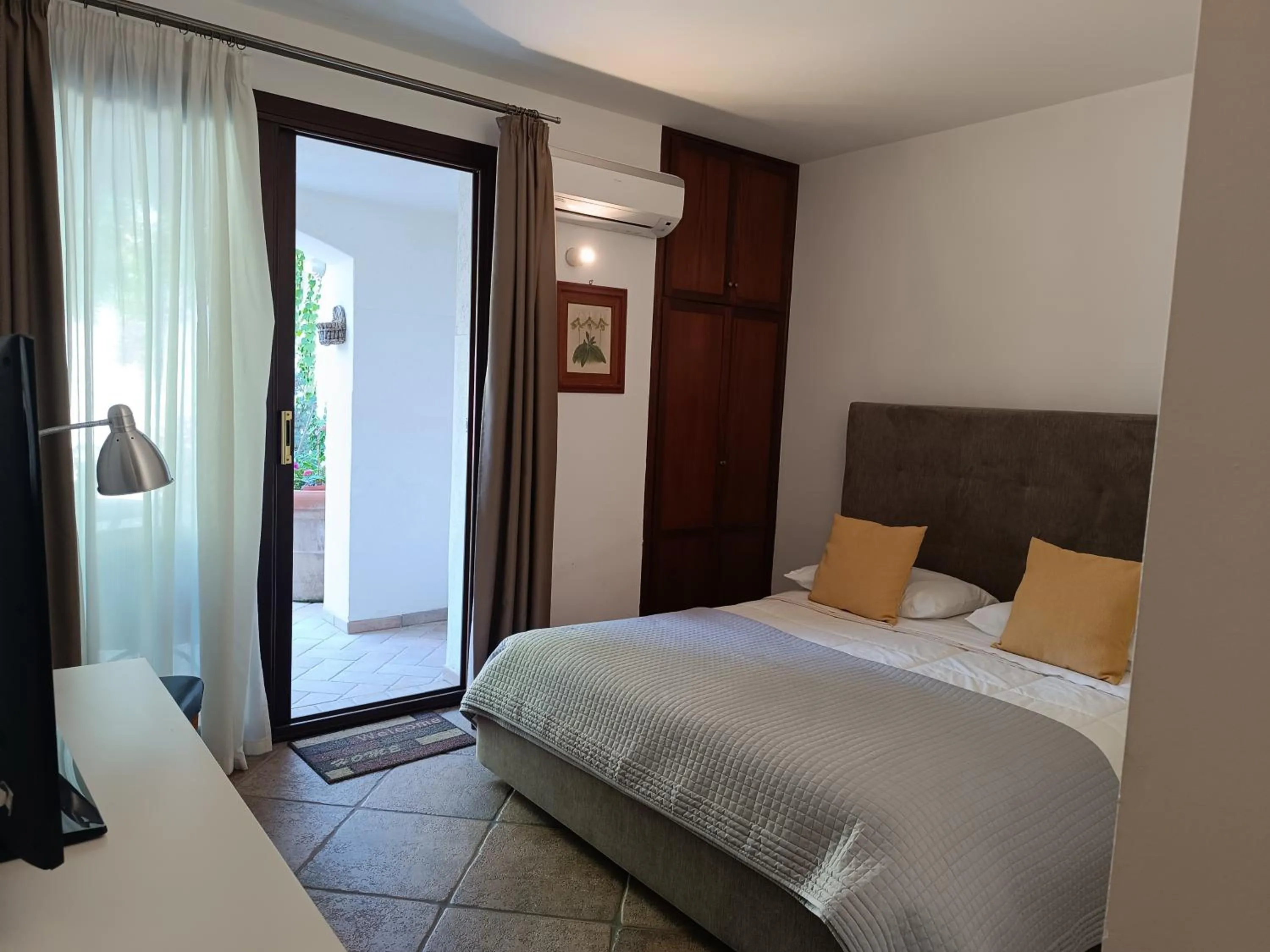 Bed in B & B Villa Flora