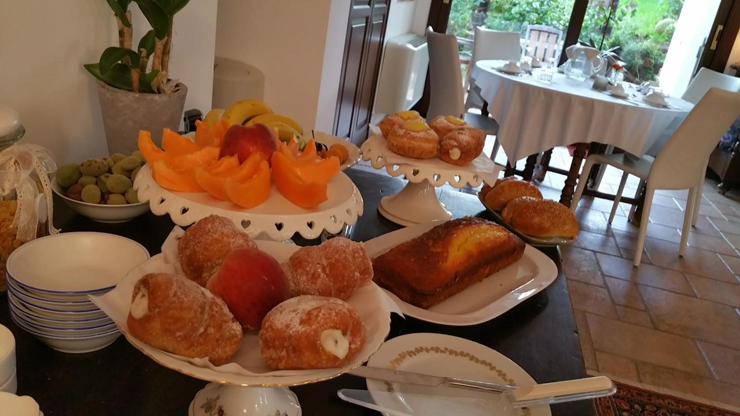 Breakfast in B & B Villa Flora