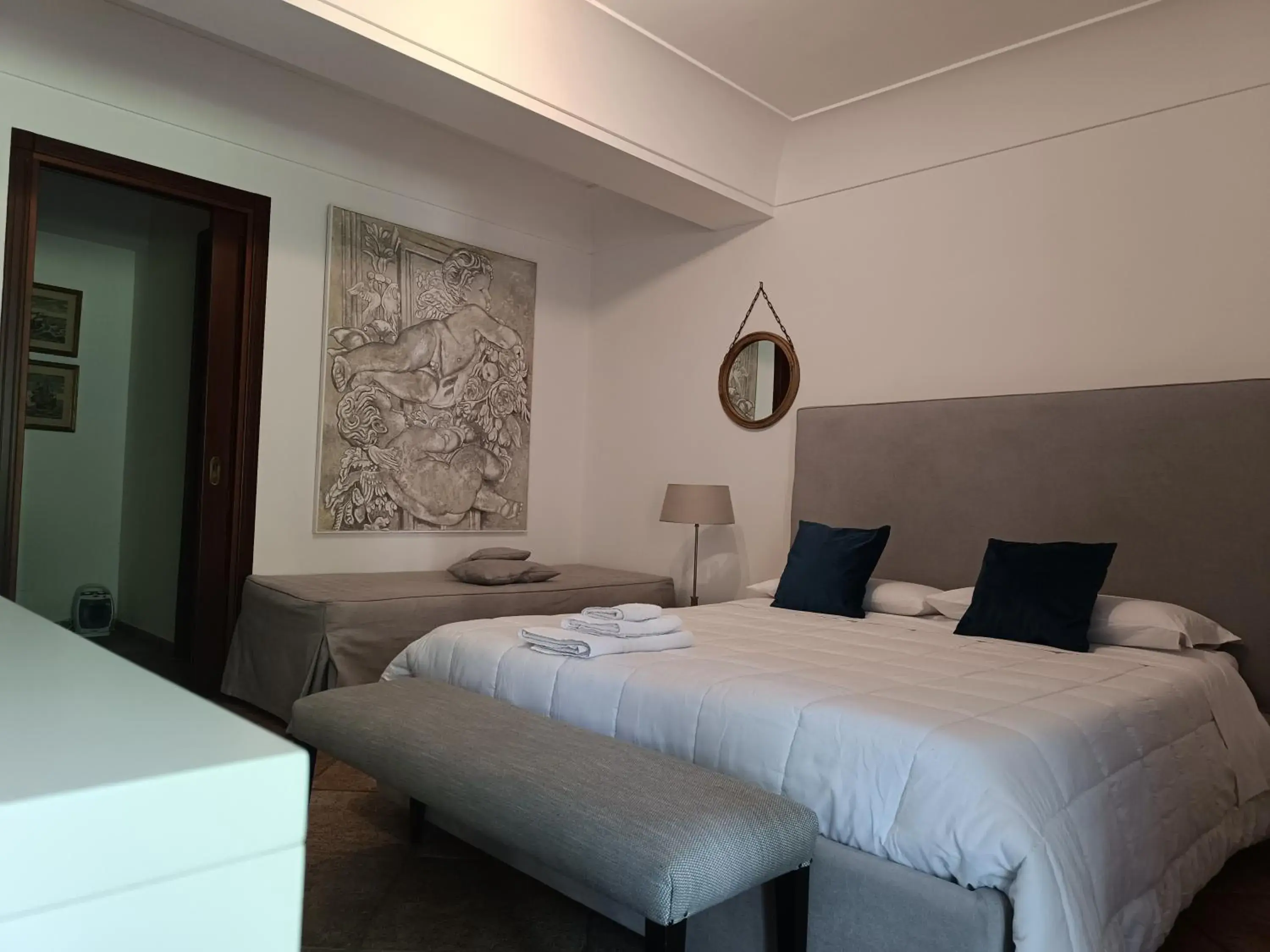 Double Room with Extra Bed in B & B Villa Flora Double Room with Extra Bed in B & B Villa Flora