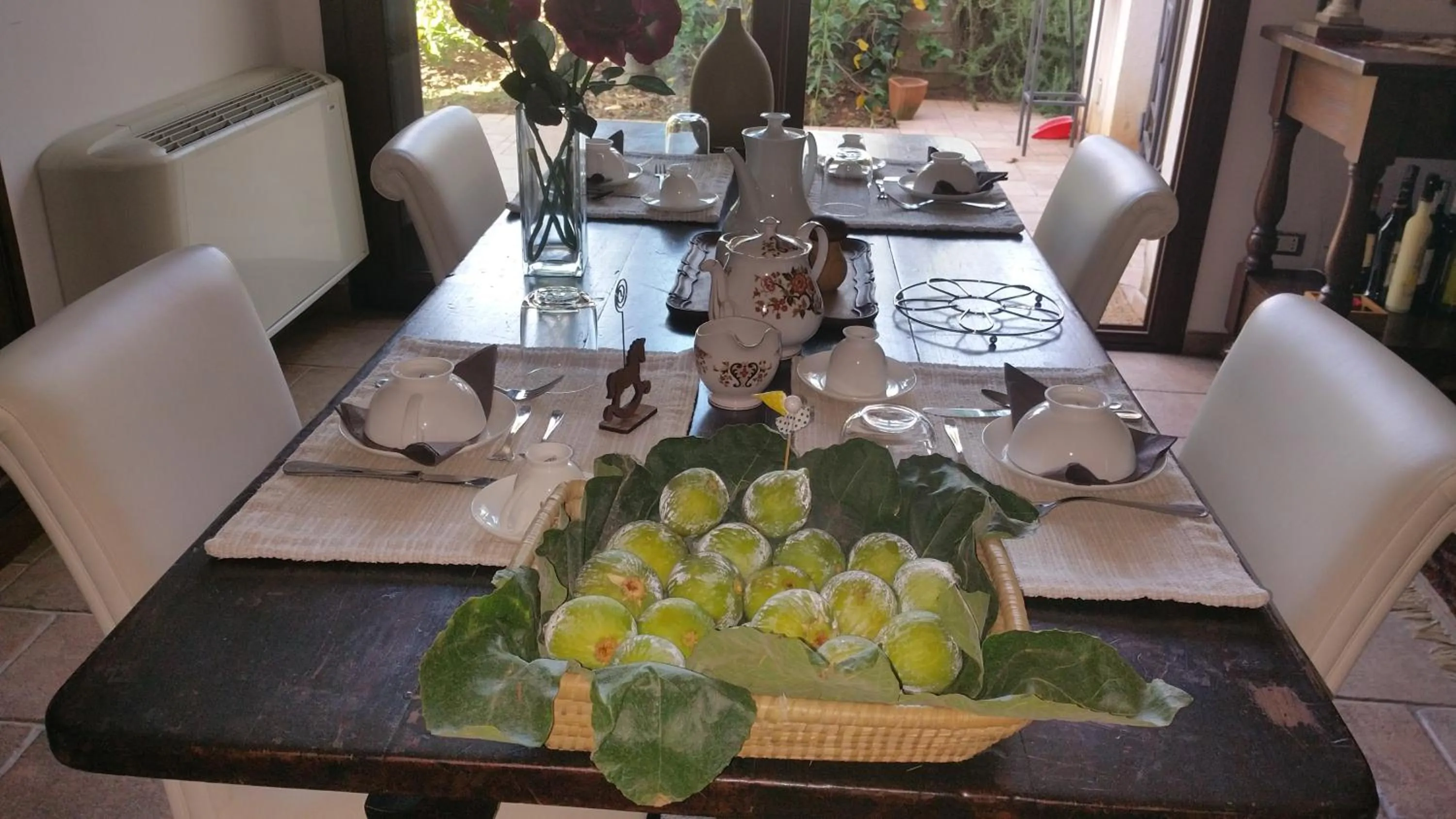 Dining area in B & B Villa Flora