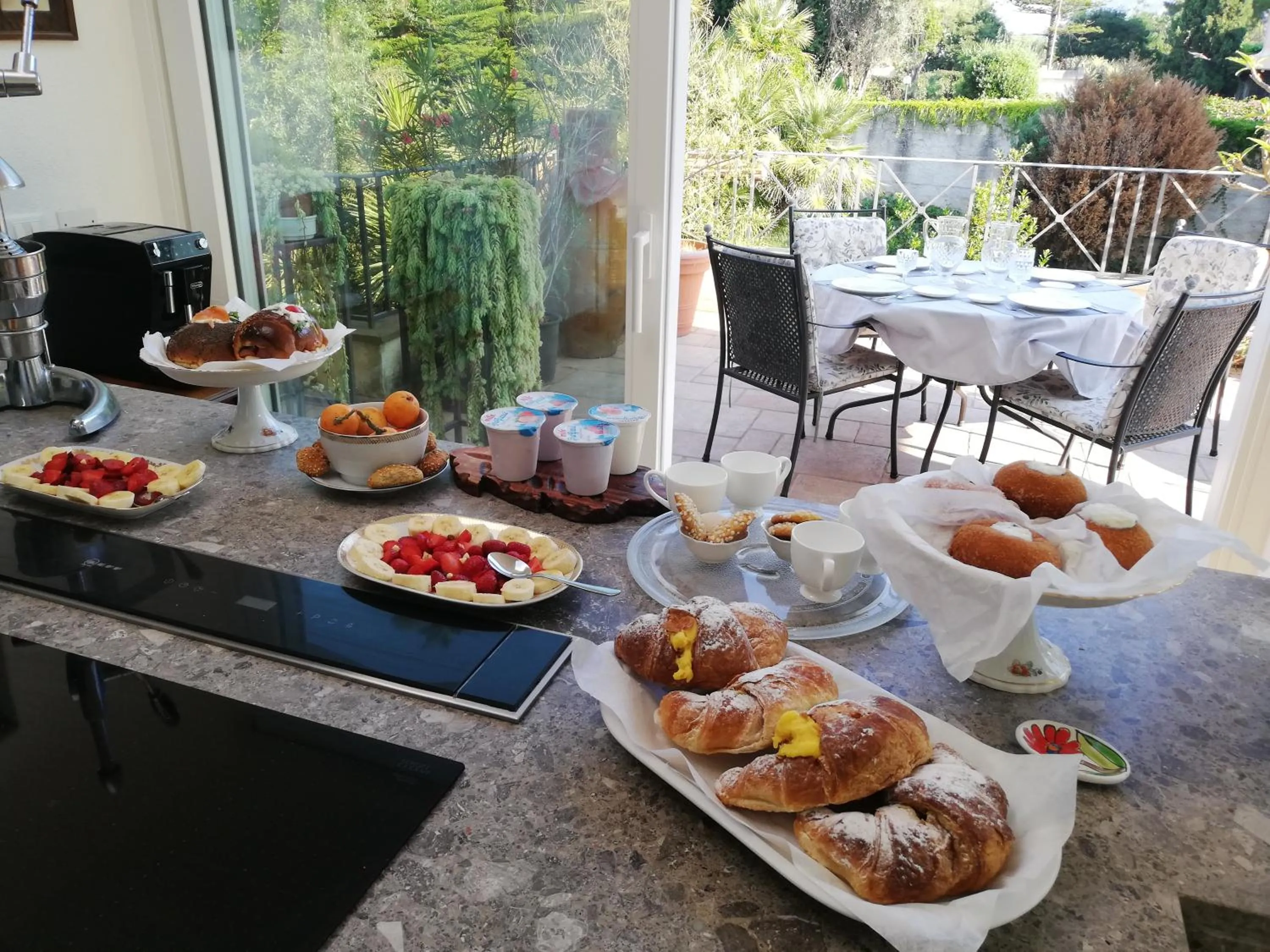 Breakfast in B & B Villa Flora