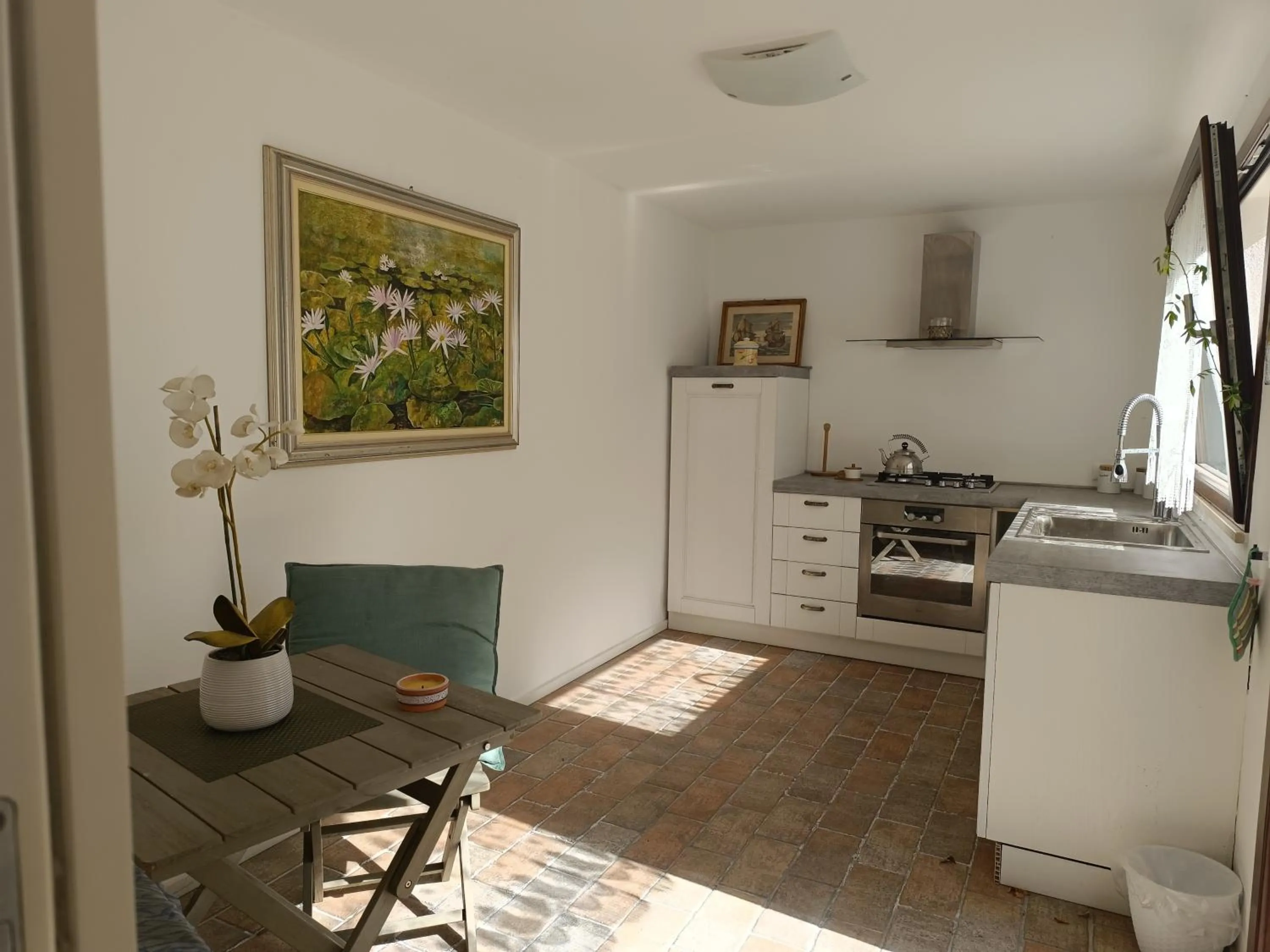 Kitchen or kitchenette in B & B Villa Flora