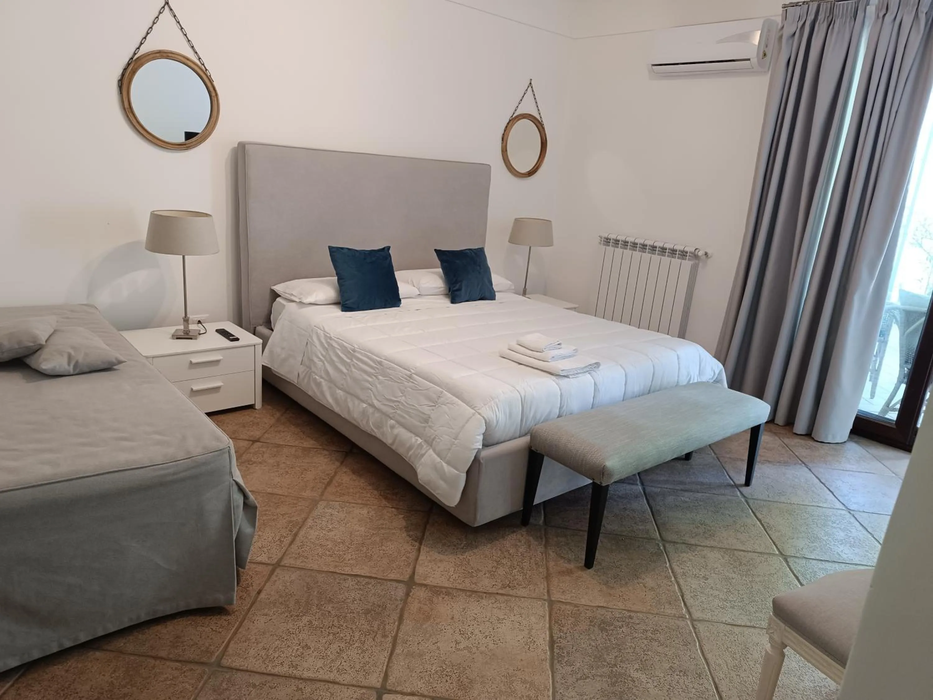 Double Room with Extra Bed in B & B Villa Flora