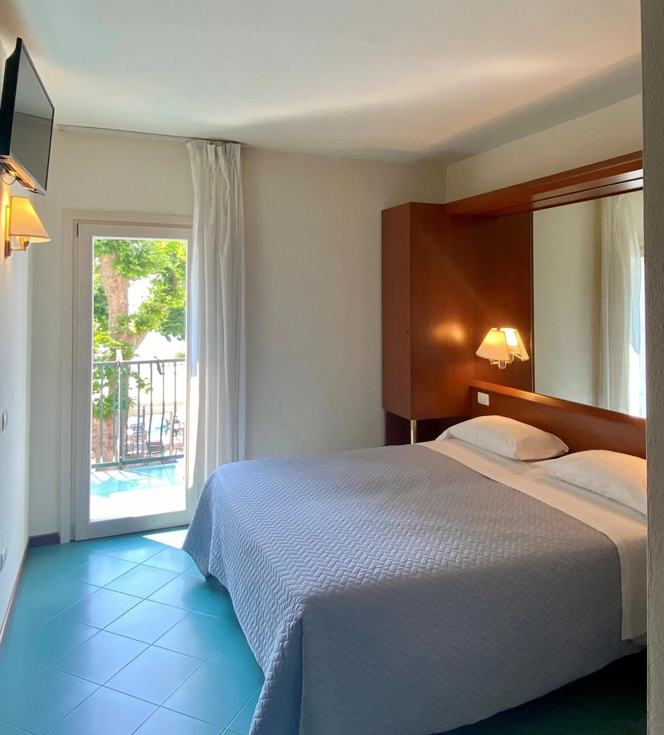 TV and multimedia, Bed in Hotel Pai