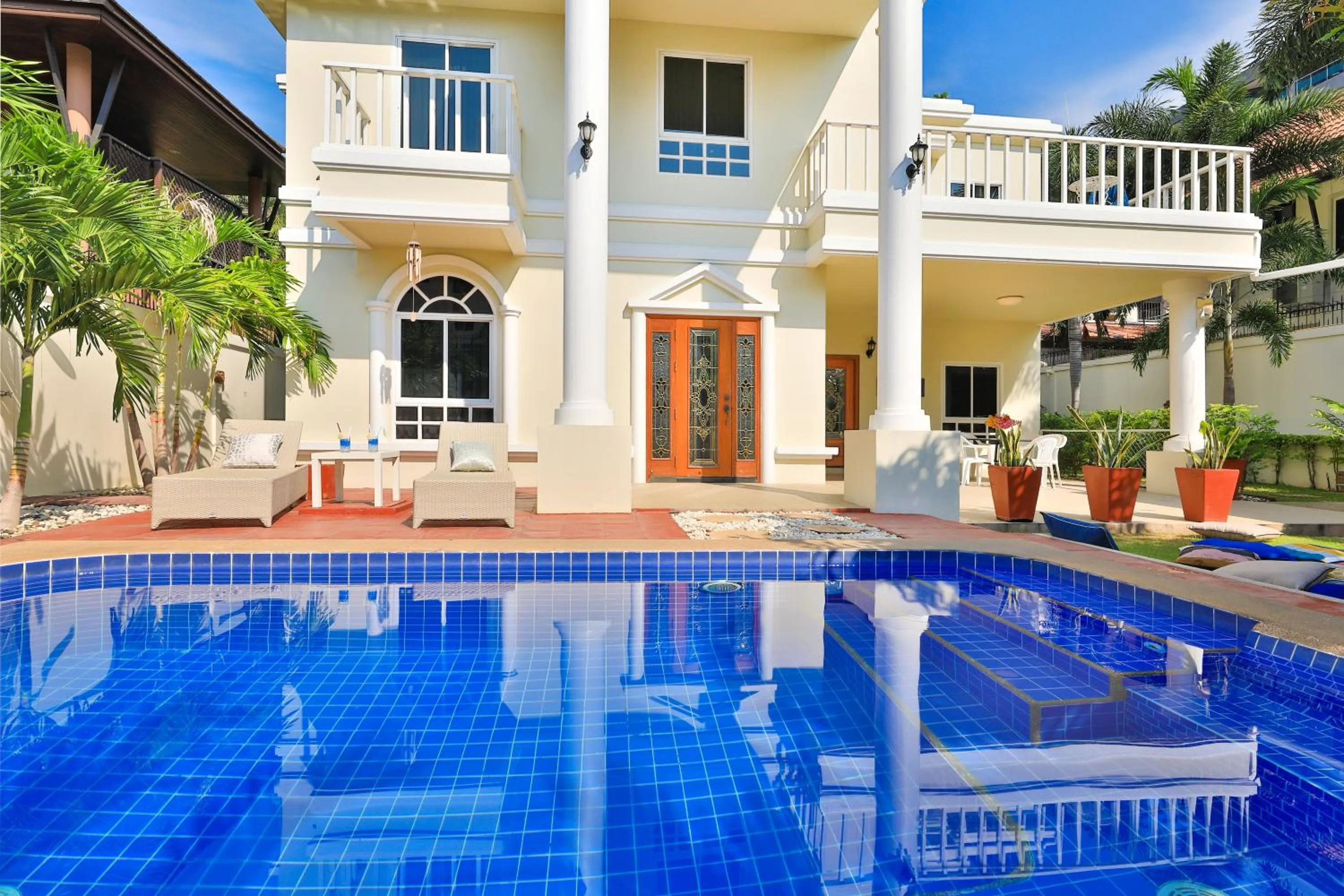Swimming pool in Sweet Villas Pattaya