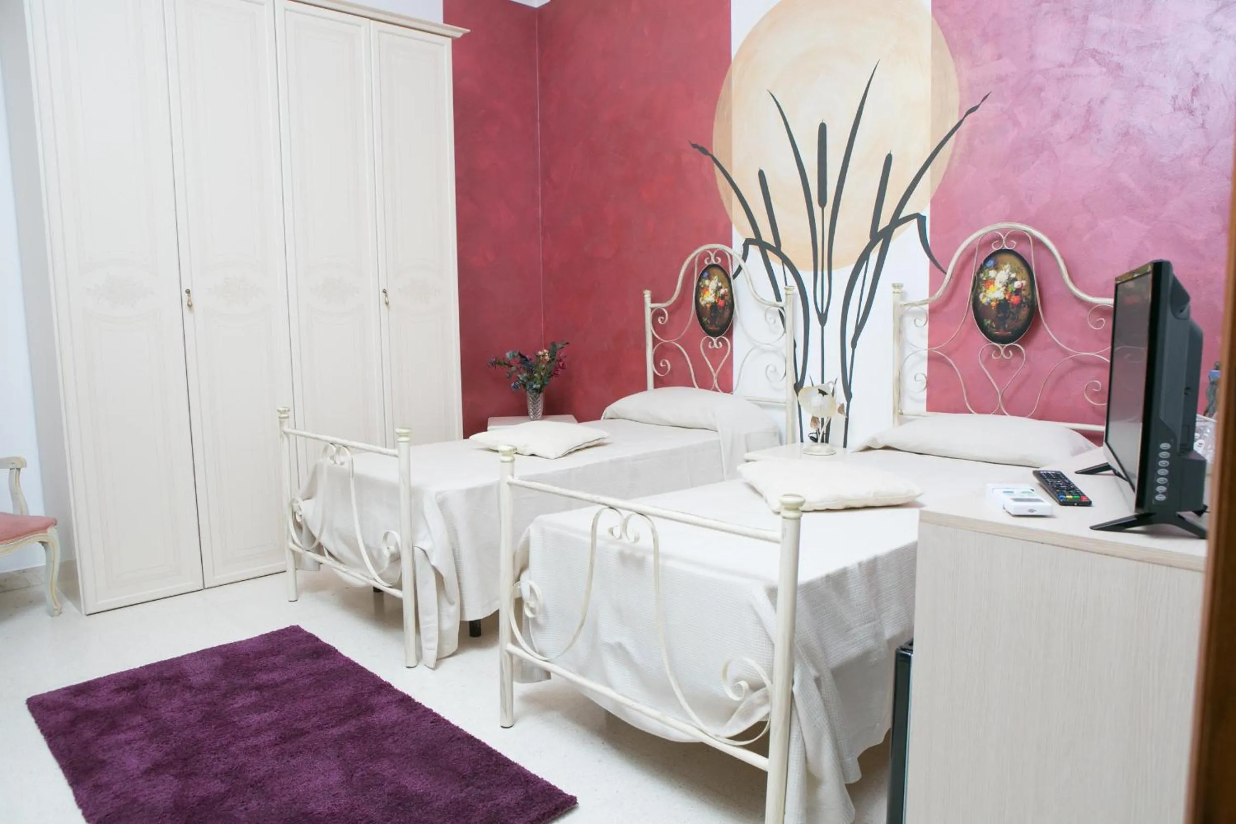 Photo of the whole room, Bed in B&B The Queen