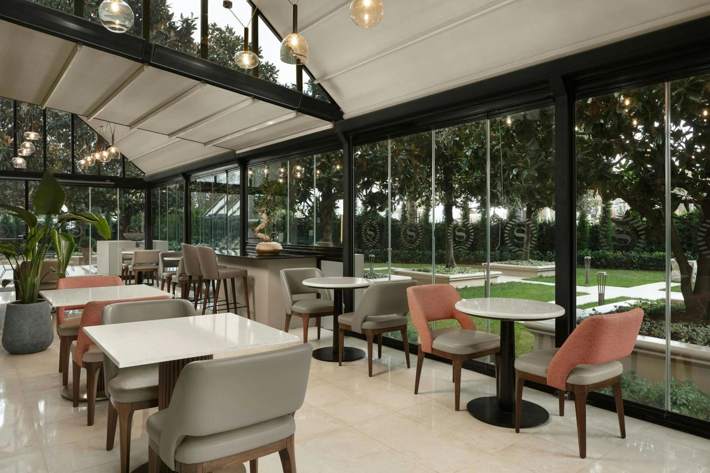 Restaurant/places to eat in Sheraton Istanbul Levent