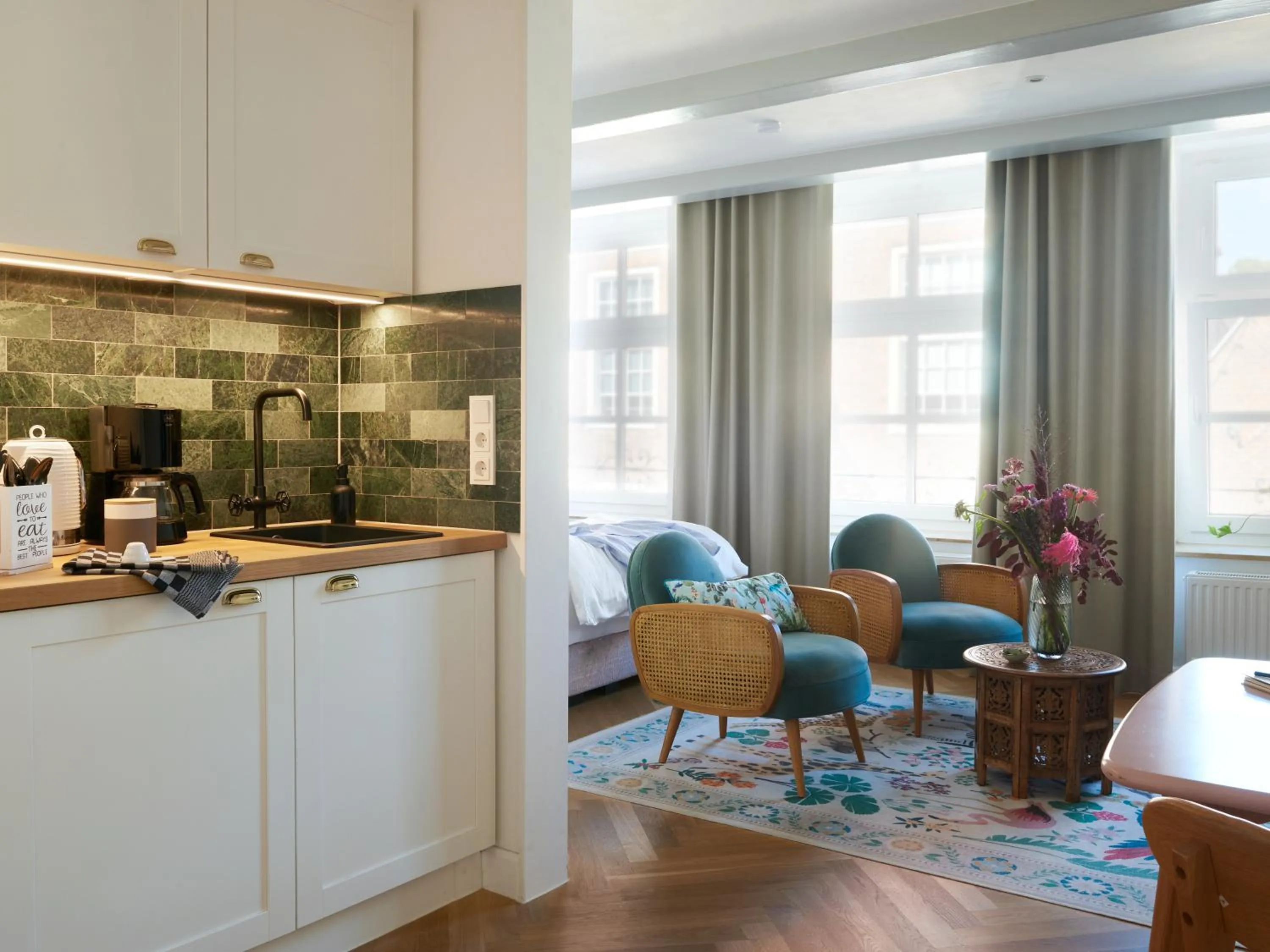 Coffee/tea facilities in Five Rooms