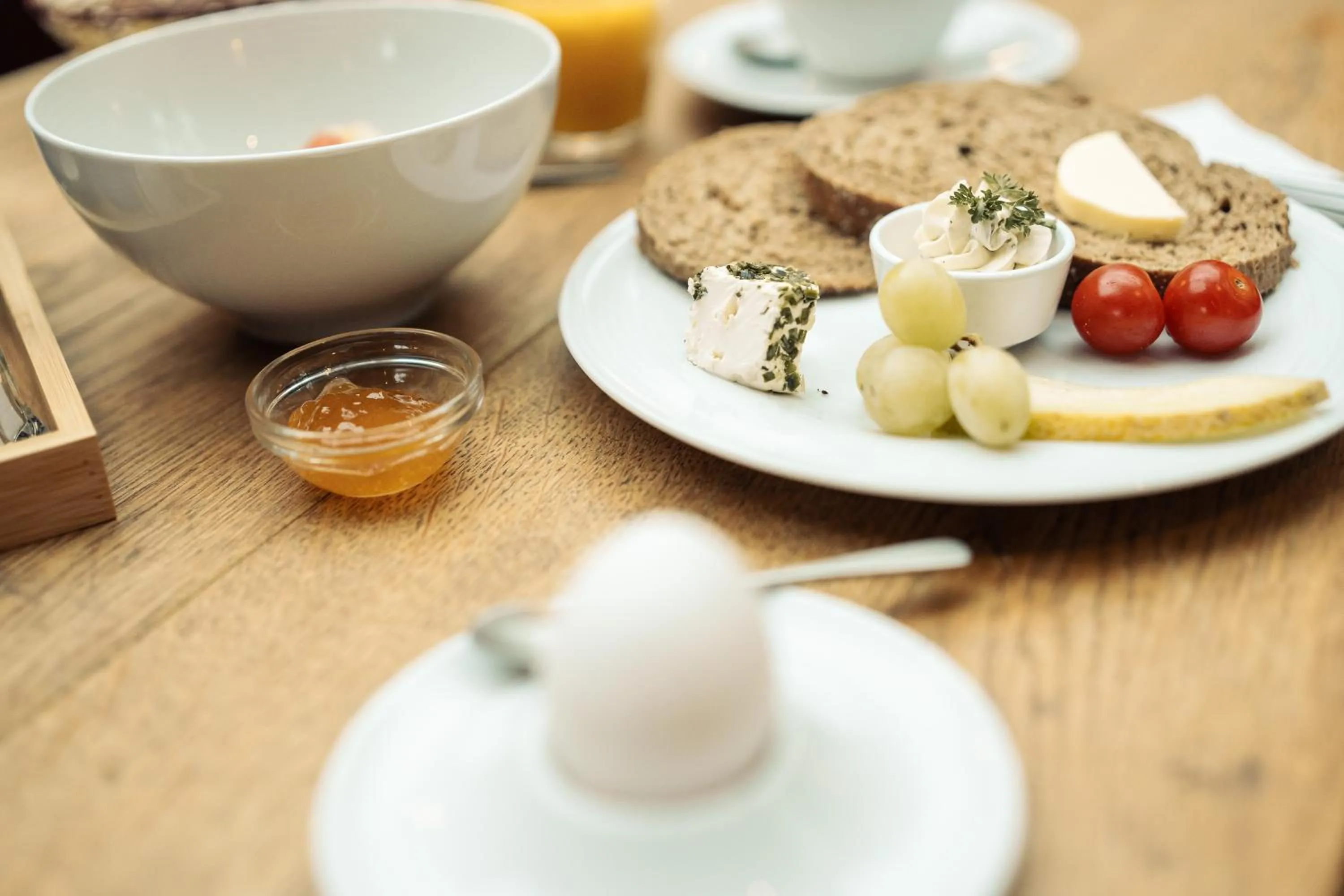 Breakfast in Five Rooms