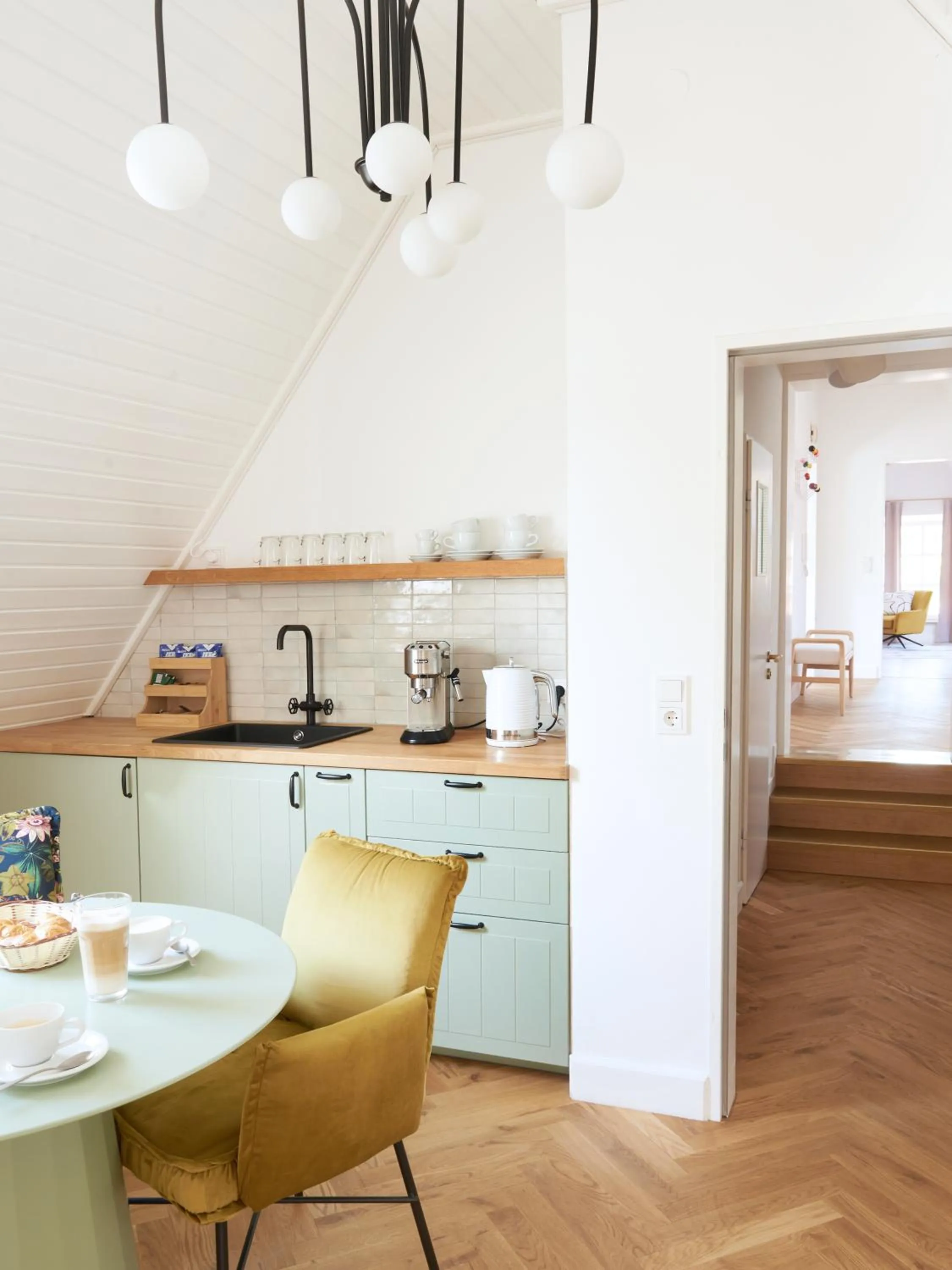 Kitchen or kitchenette in Five Rooms