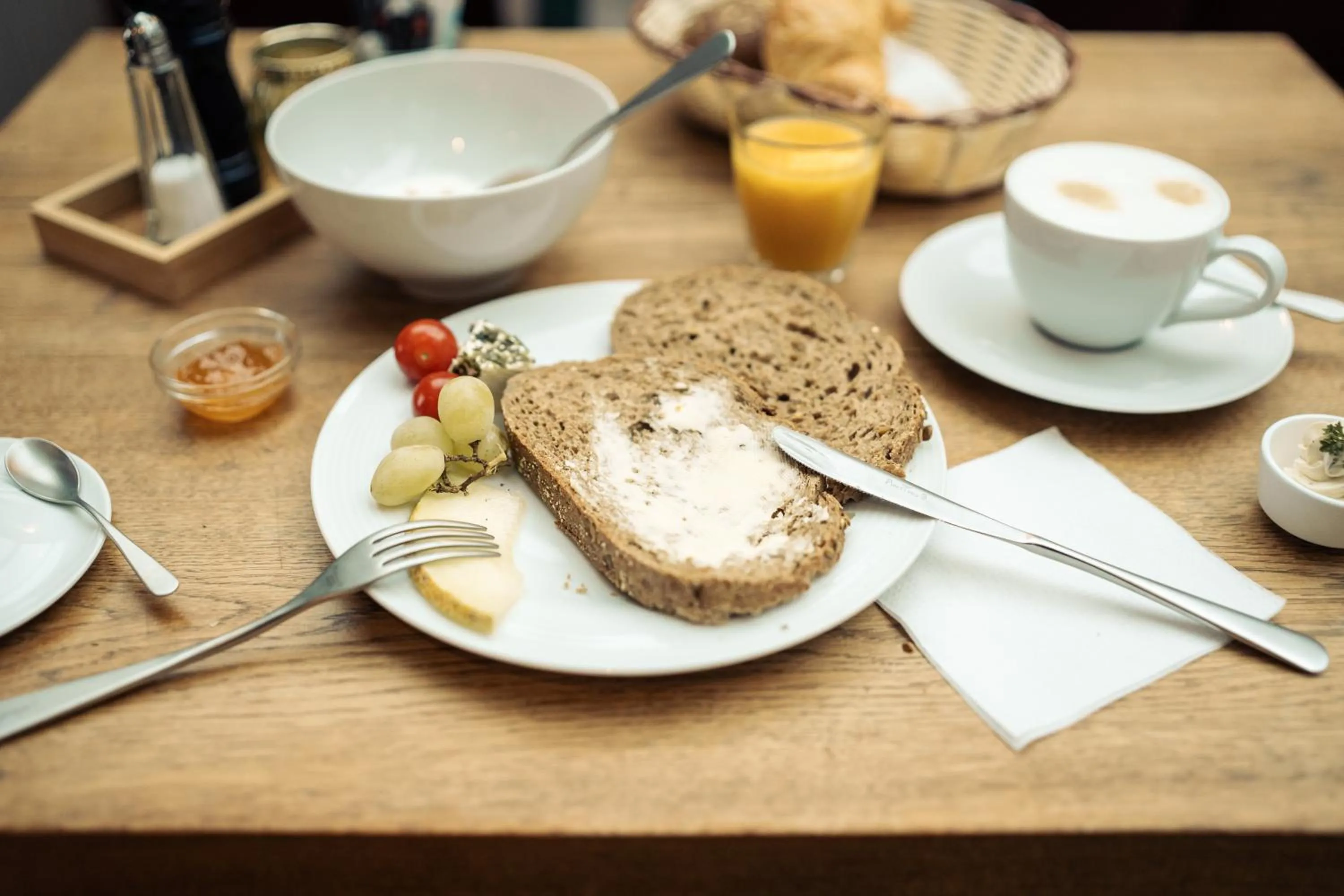 Breakfast in Five Rooms