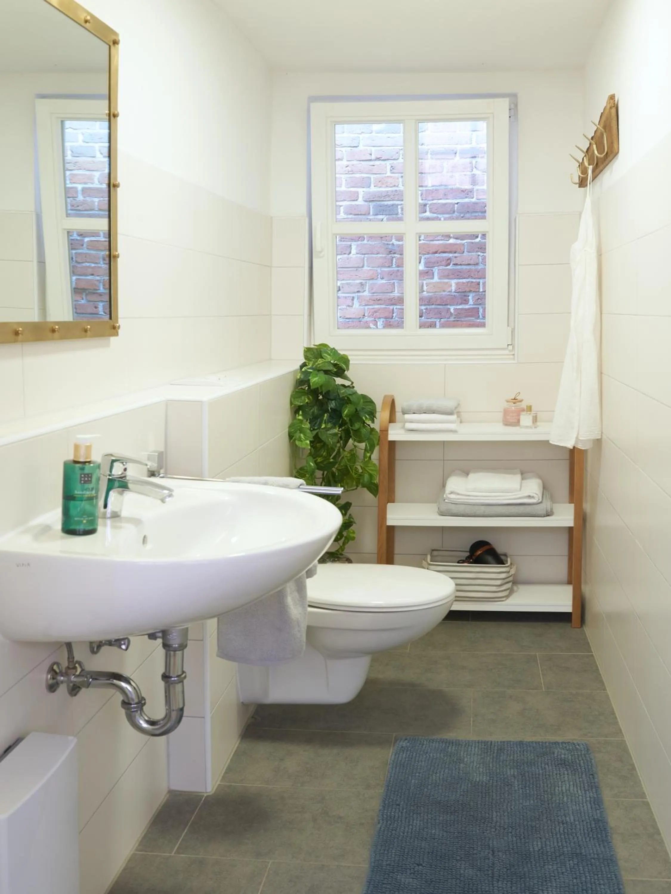 Bathroom in Five Rooms