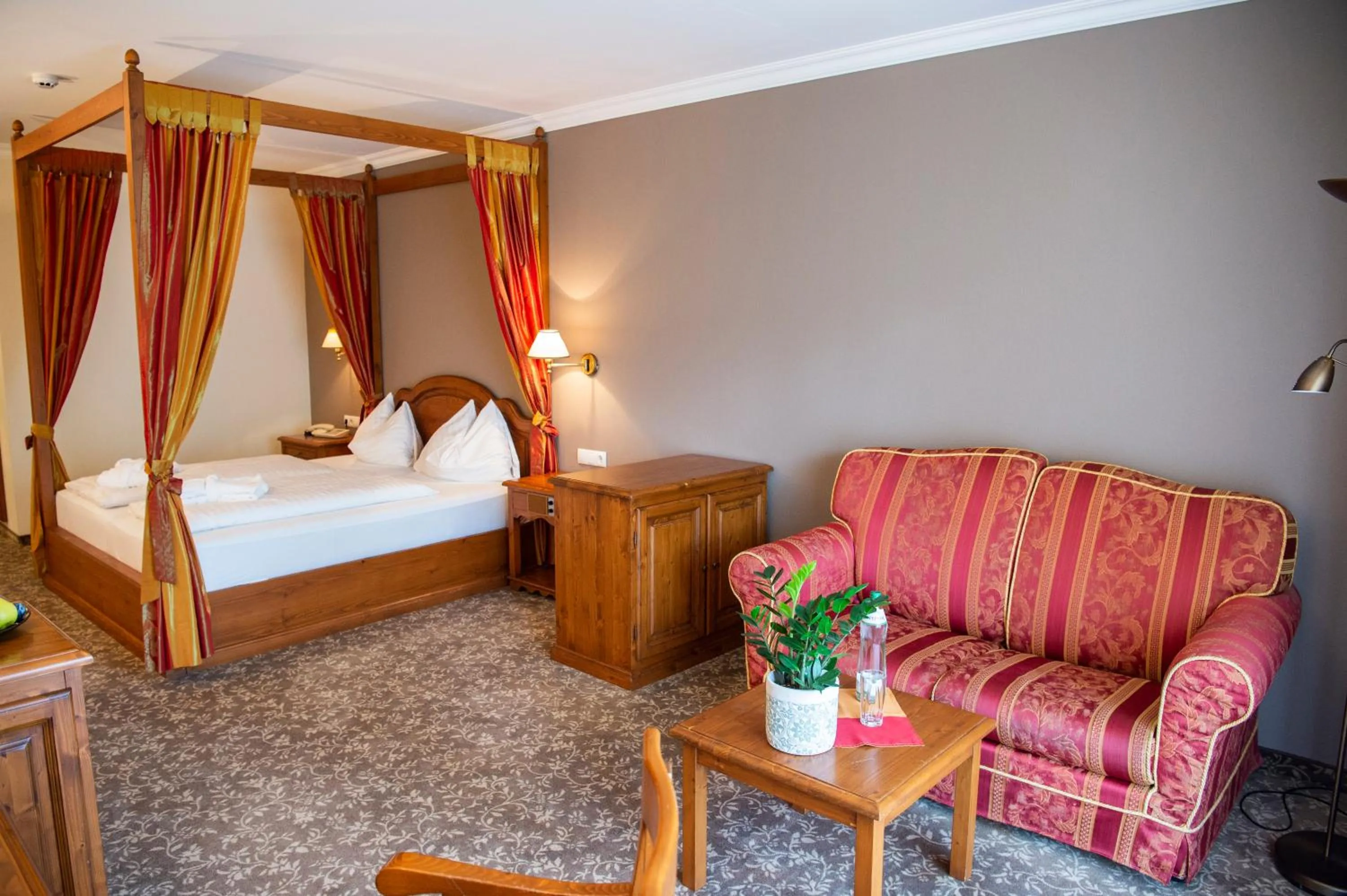 Photo of the whole room, Bed in Sporthotel Radstadt