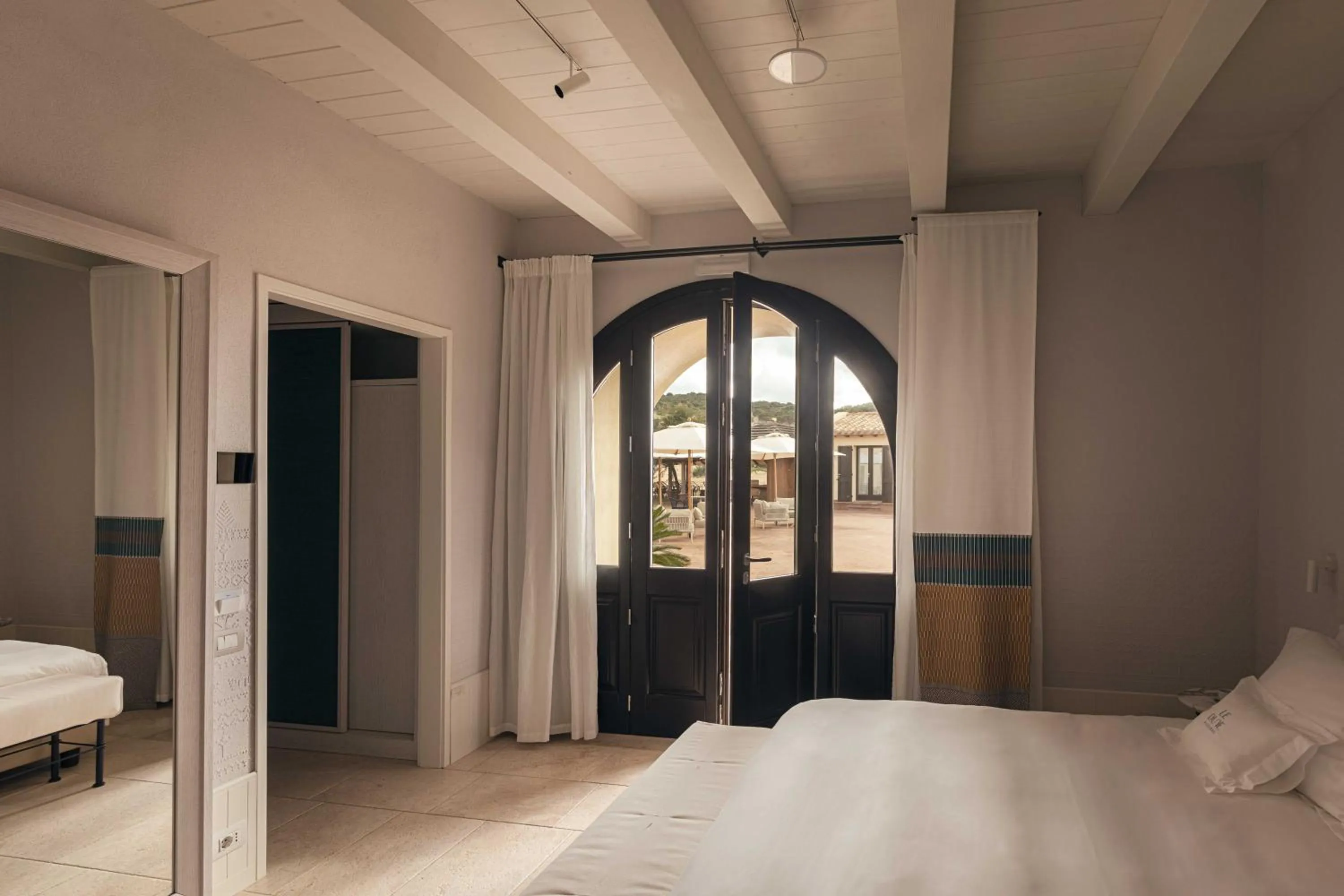 View (from property/room), Bed in Hotel Le Dune Piscinas