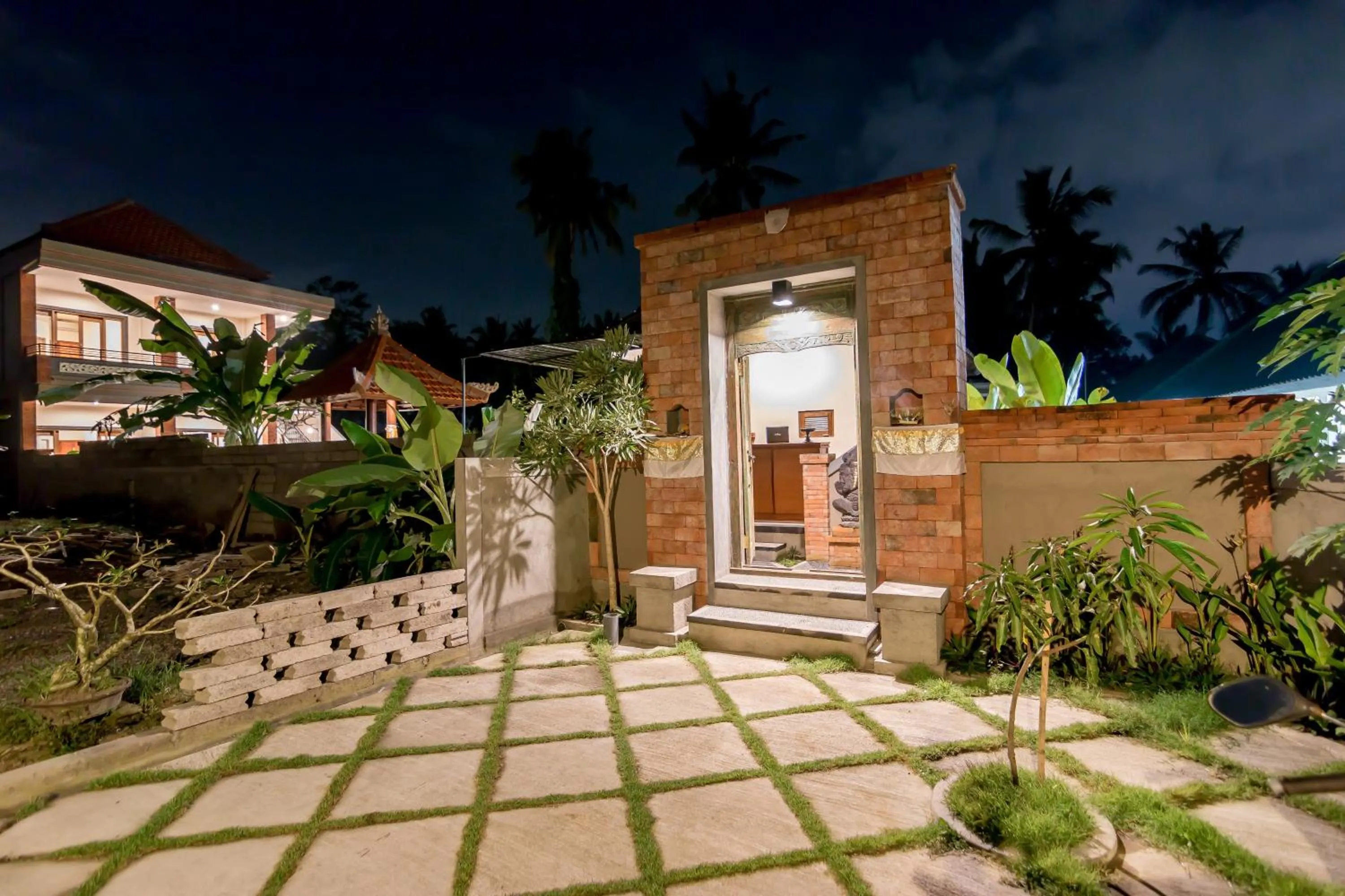 Facade/entrance in Umah Dangin Guest House