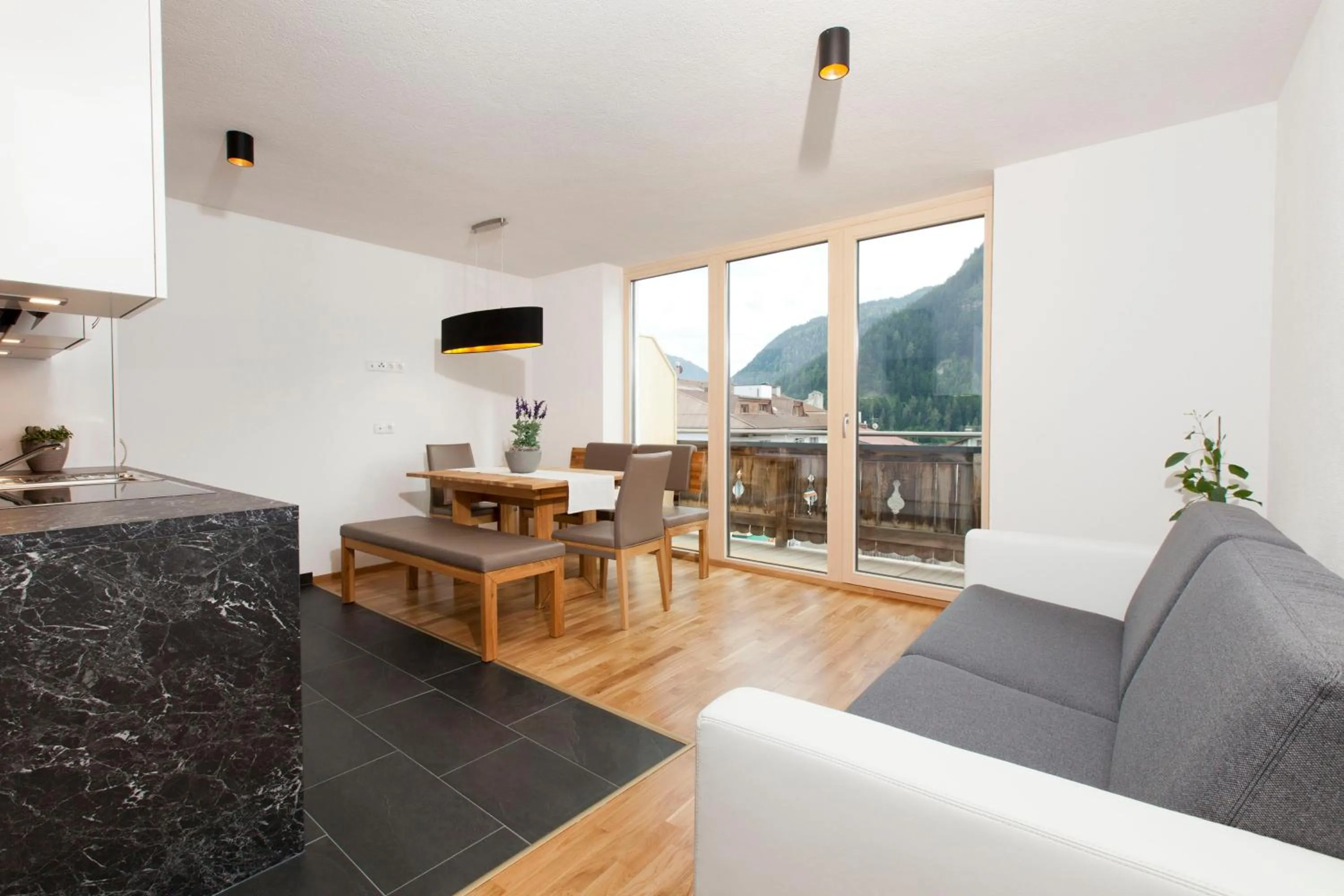 Communal lounge/ TV room in Nowders Apartments