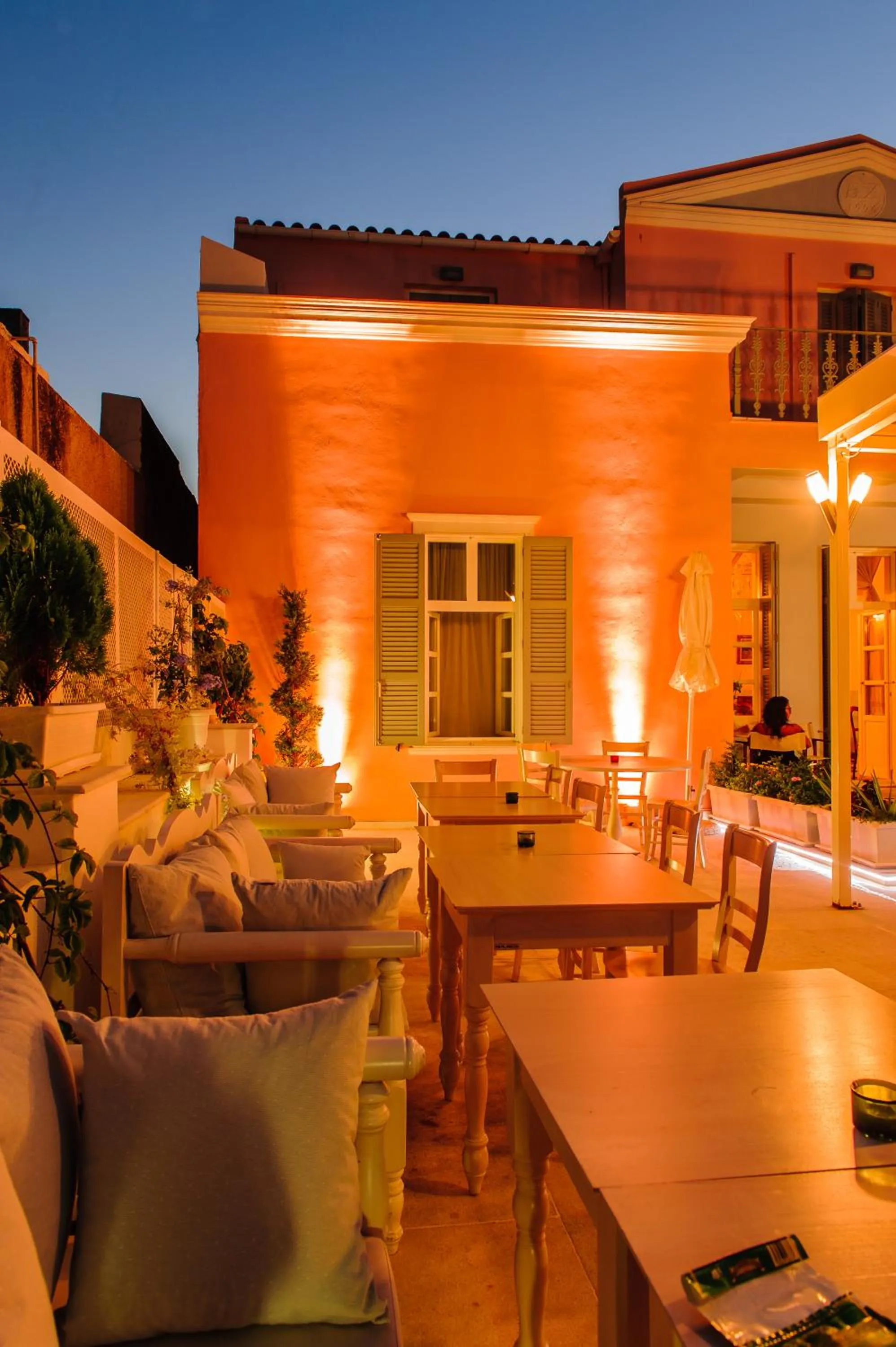 Facade/entrance in Apollonion Palace