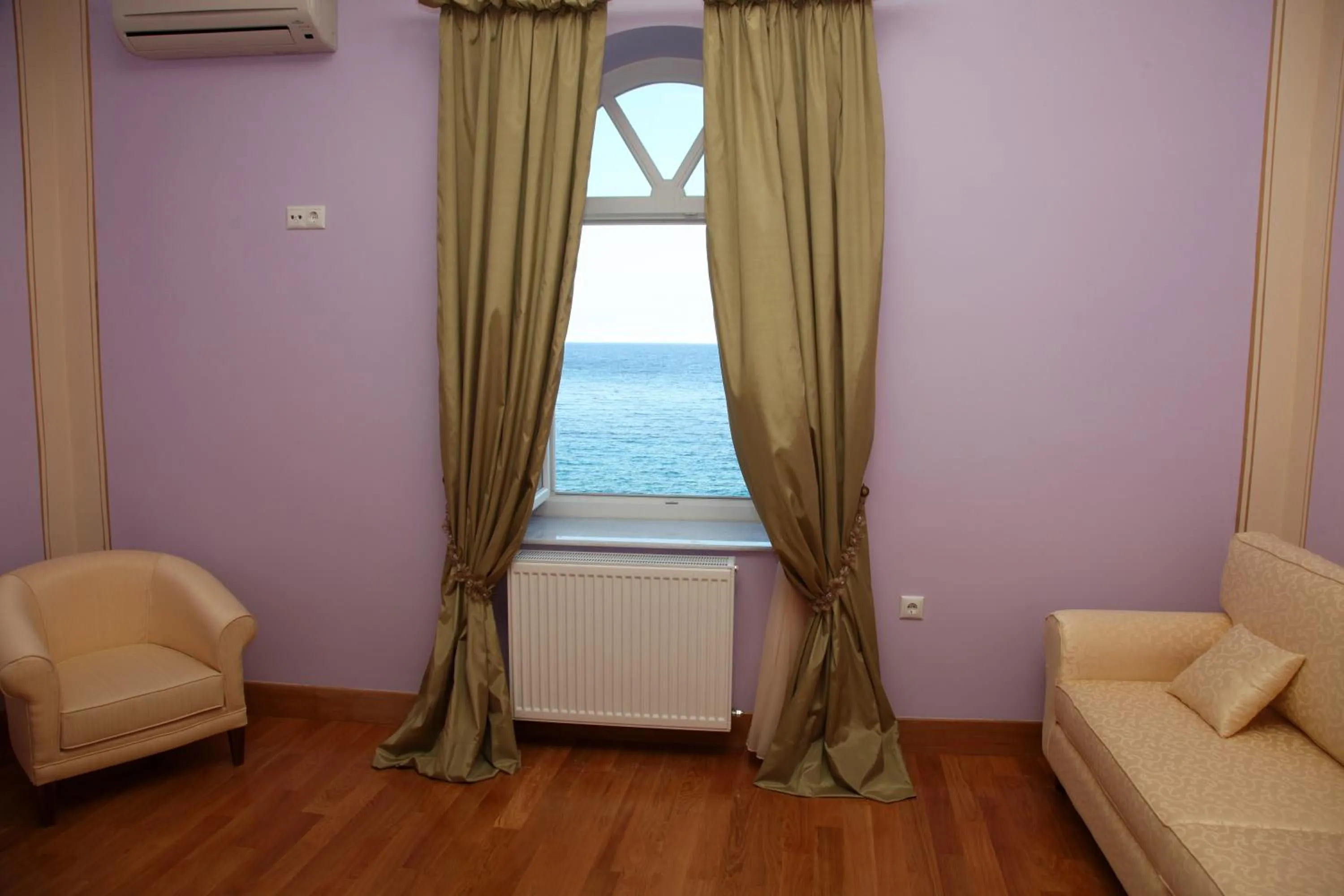 Seating area in Apollonion Palace