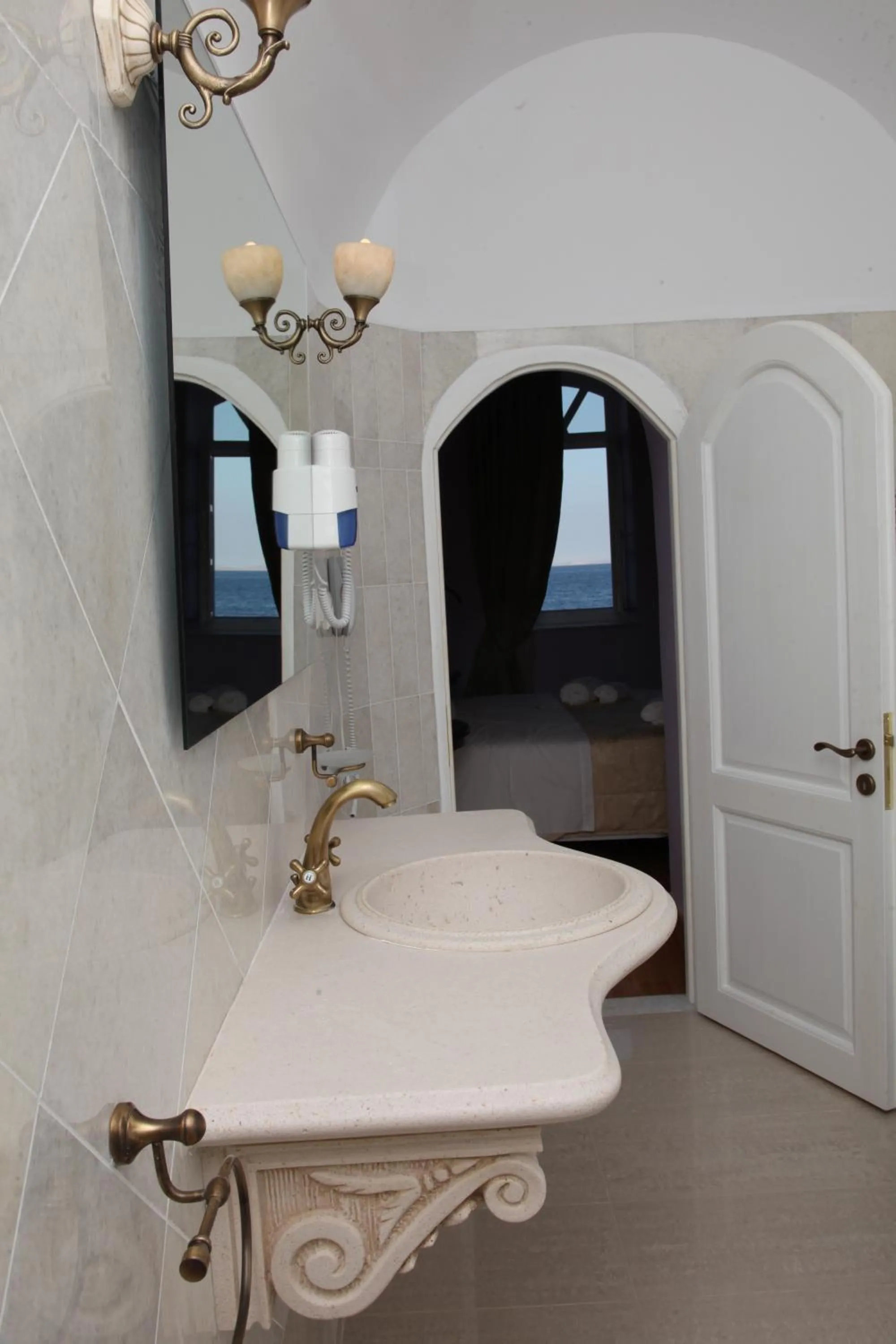 Bathroom in Apollonion Palace