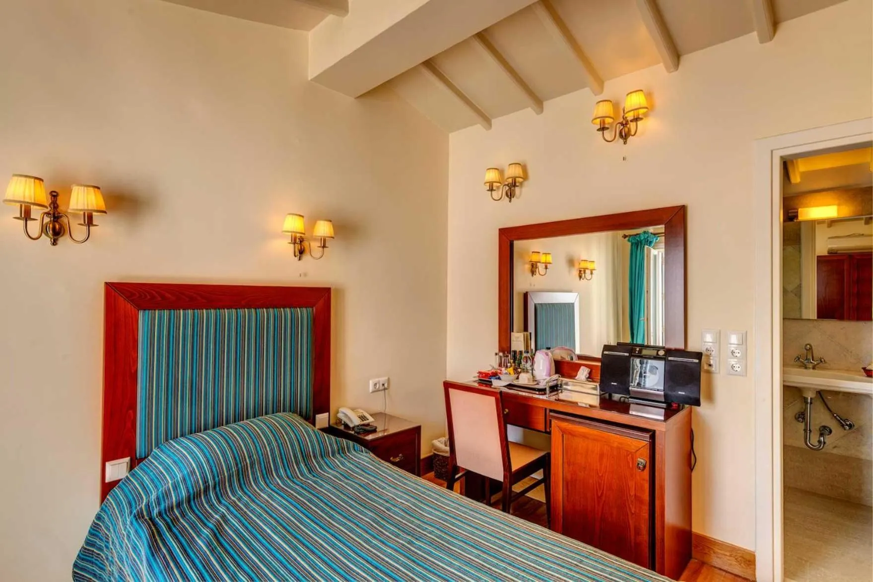 Bedroom, Bed in Apollonion Palace