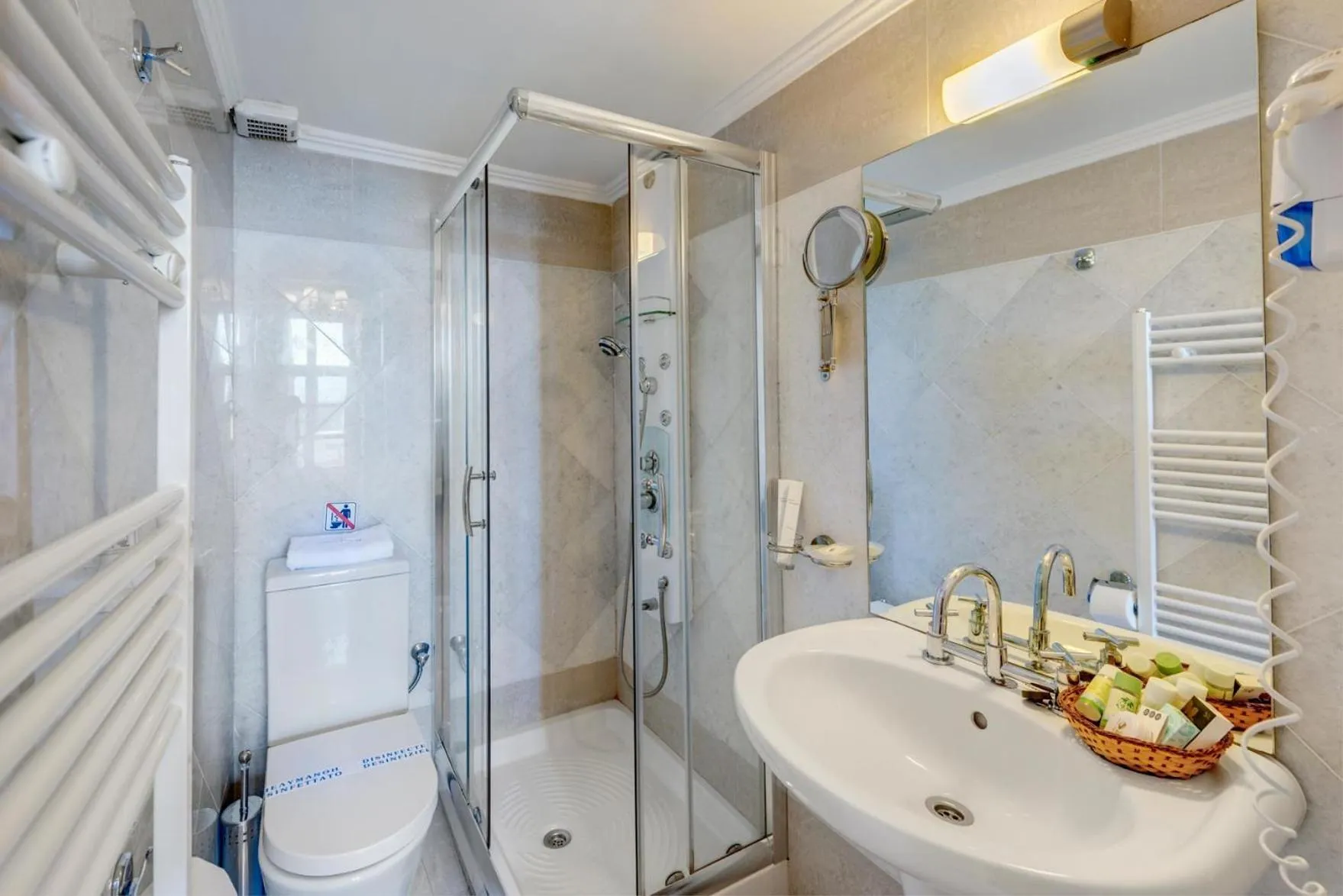 Shower in Apollonion Palace