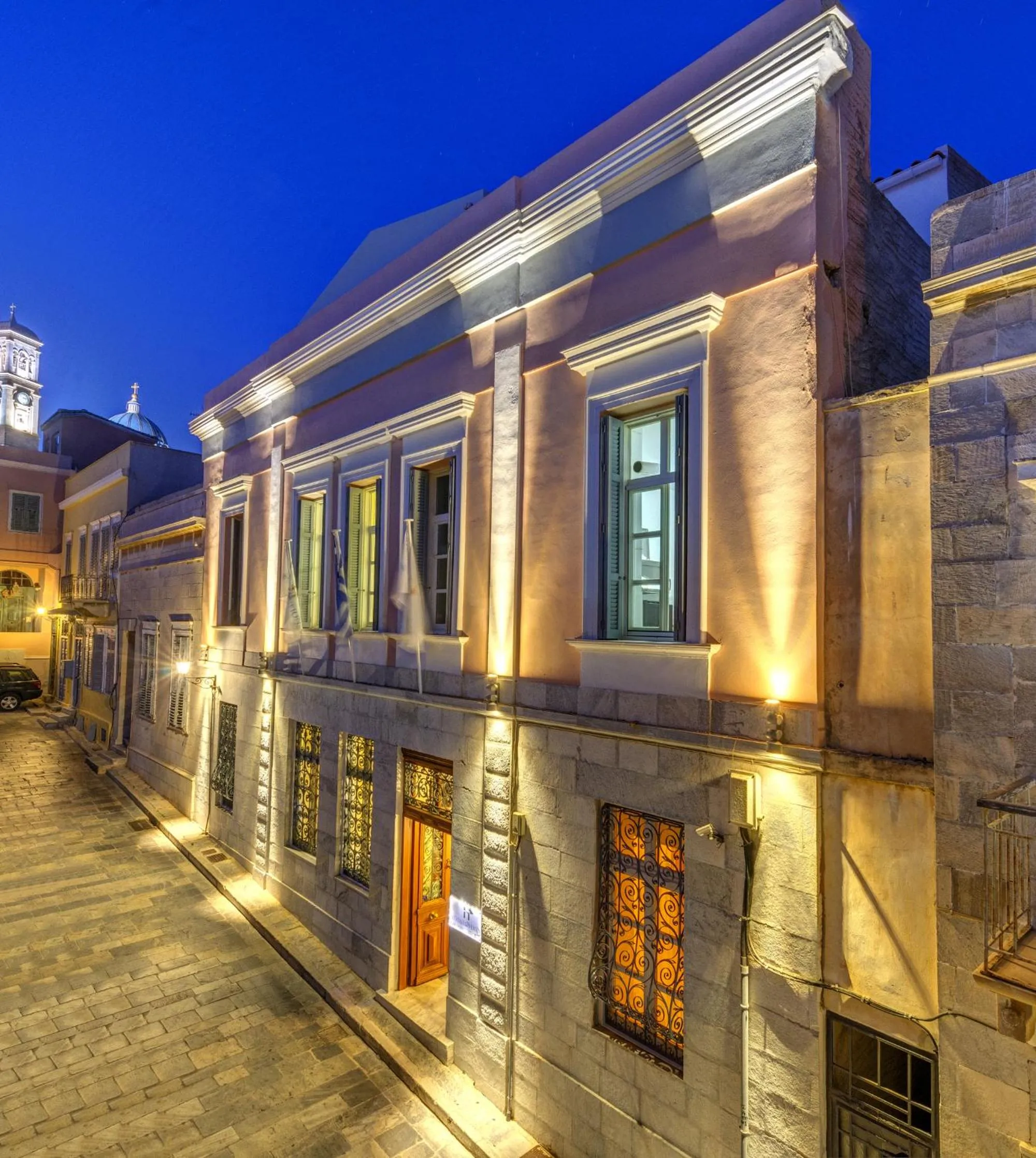 Facade/entrance in Apollonion Palace