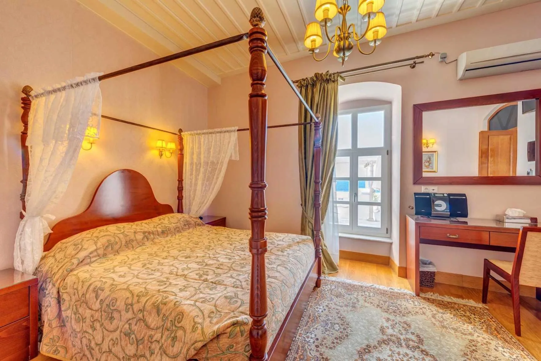 Photo of the whole room, Bed in Apollonion Palace