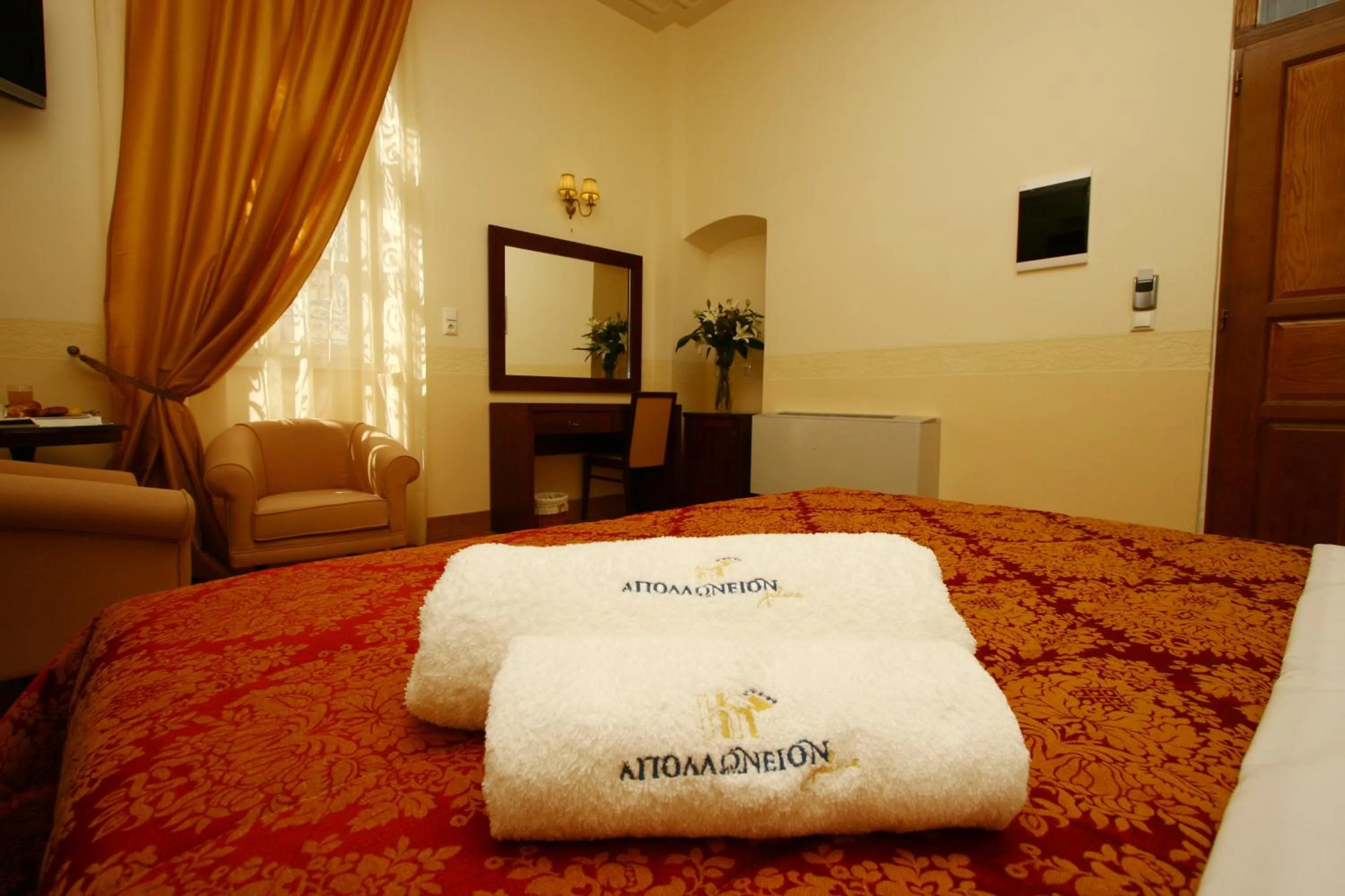 Photo of the whole room, Bed in Apollonion Palace