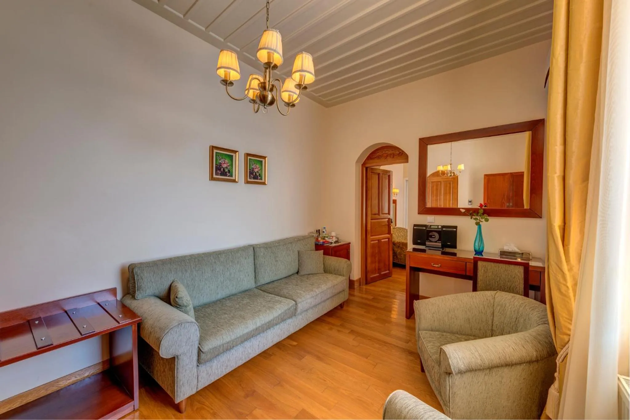 Living room in Apollonion Palace