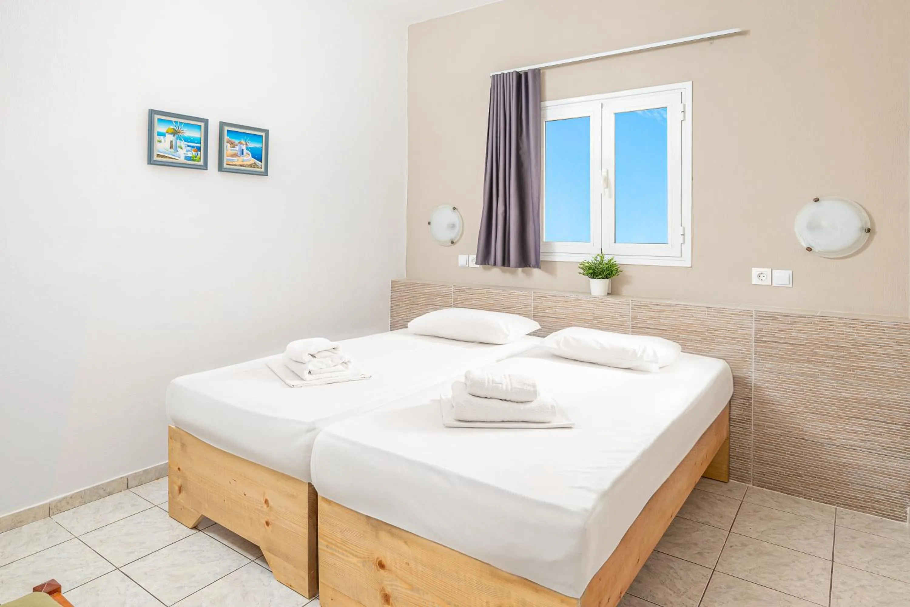 Bed in Mylos Apartments Anissaras