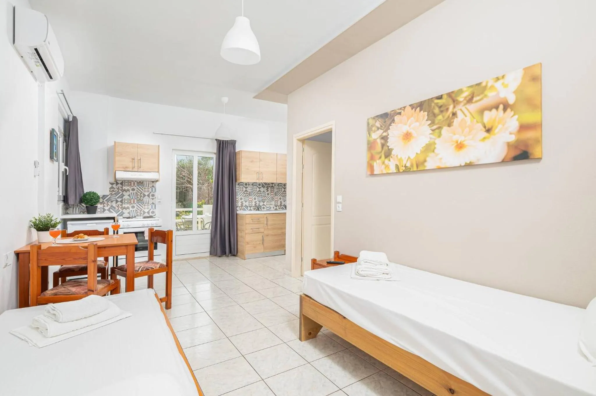 Bed in Mylos Apartments Anissaras