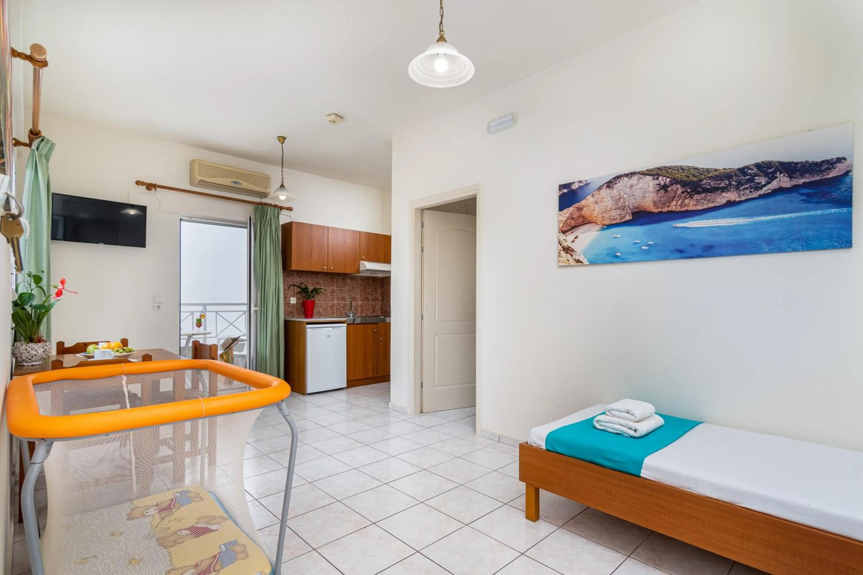 Photo of the whole room in Mylos Apartments Anissaras