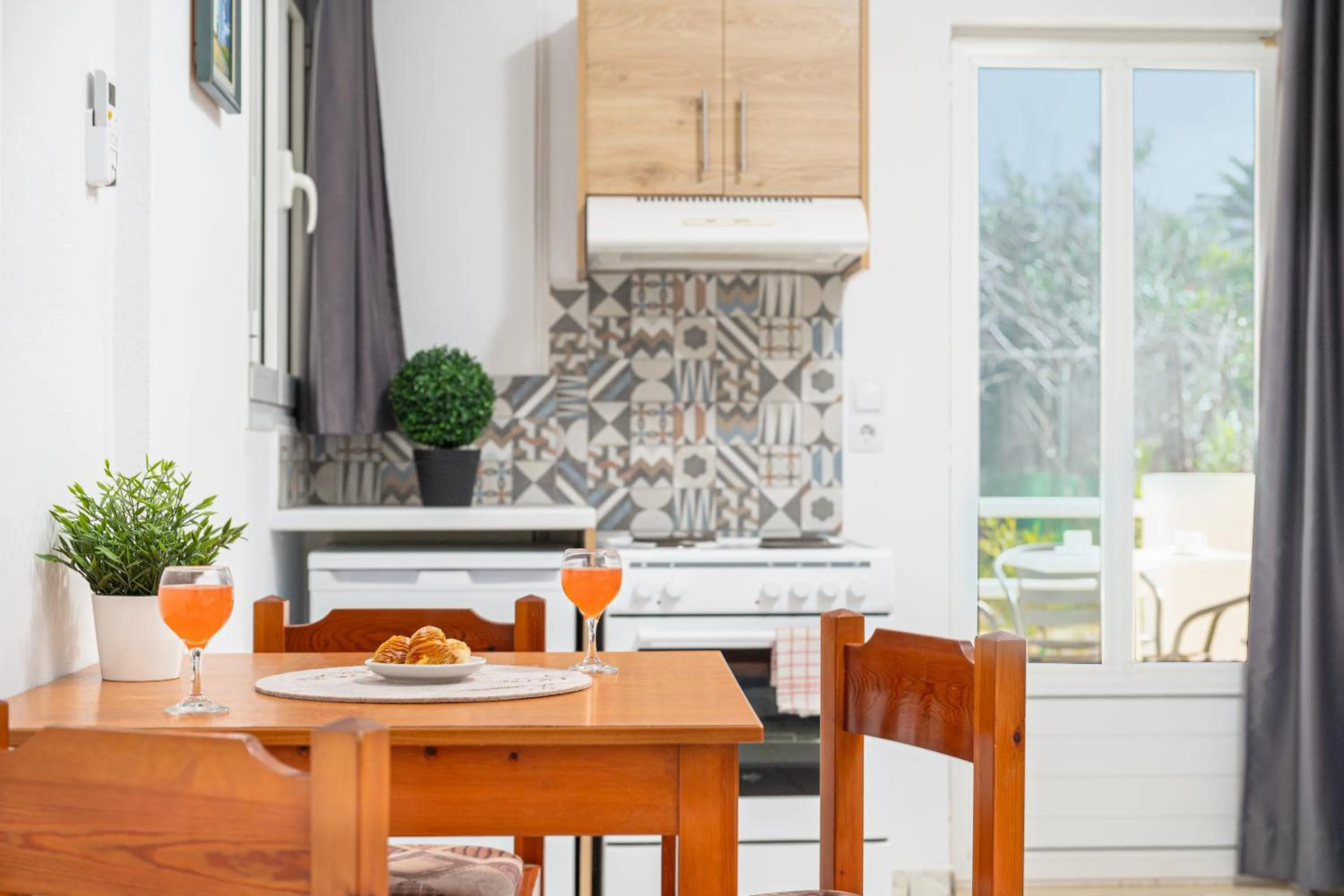 Kitchen or kitchenette in Mylos Apartments Anissaras