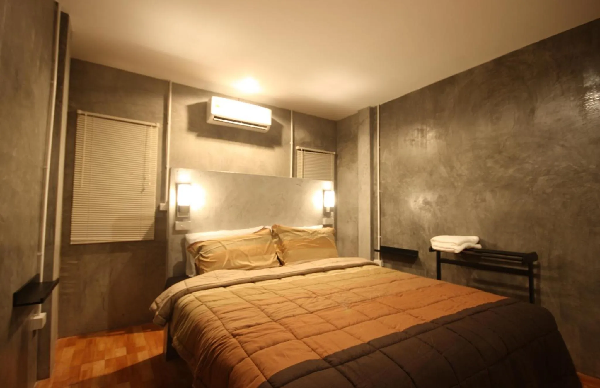 Night, Bed in Aonang Lodge - SHA