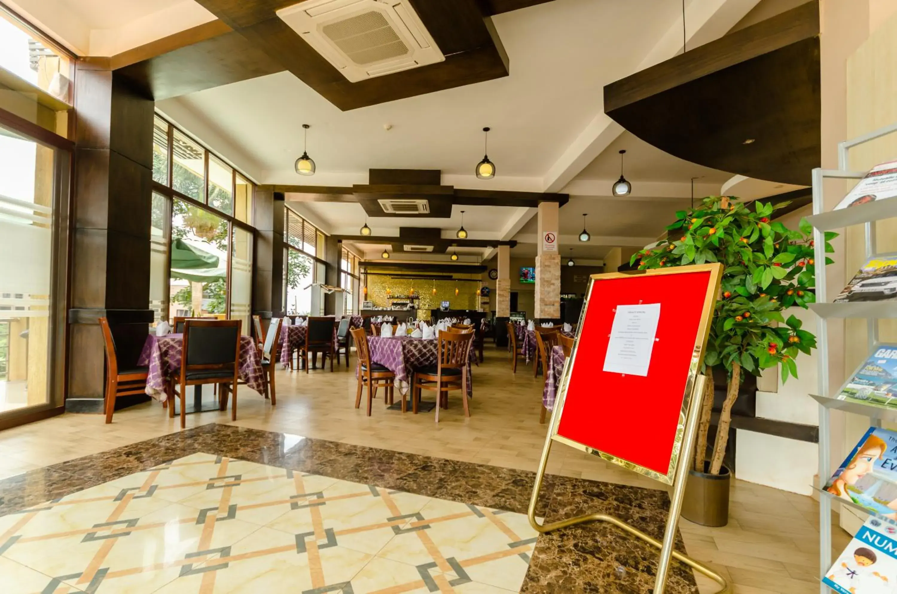 Restaurant/places to eat in Hillside Plaza Hotel Restaurant/places to eat in Hillside Plaza Hotel