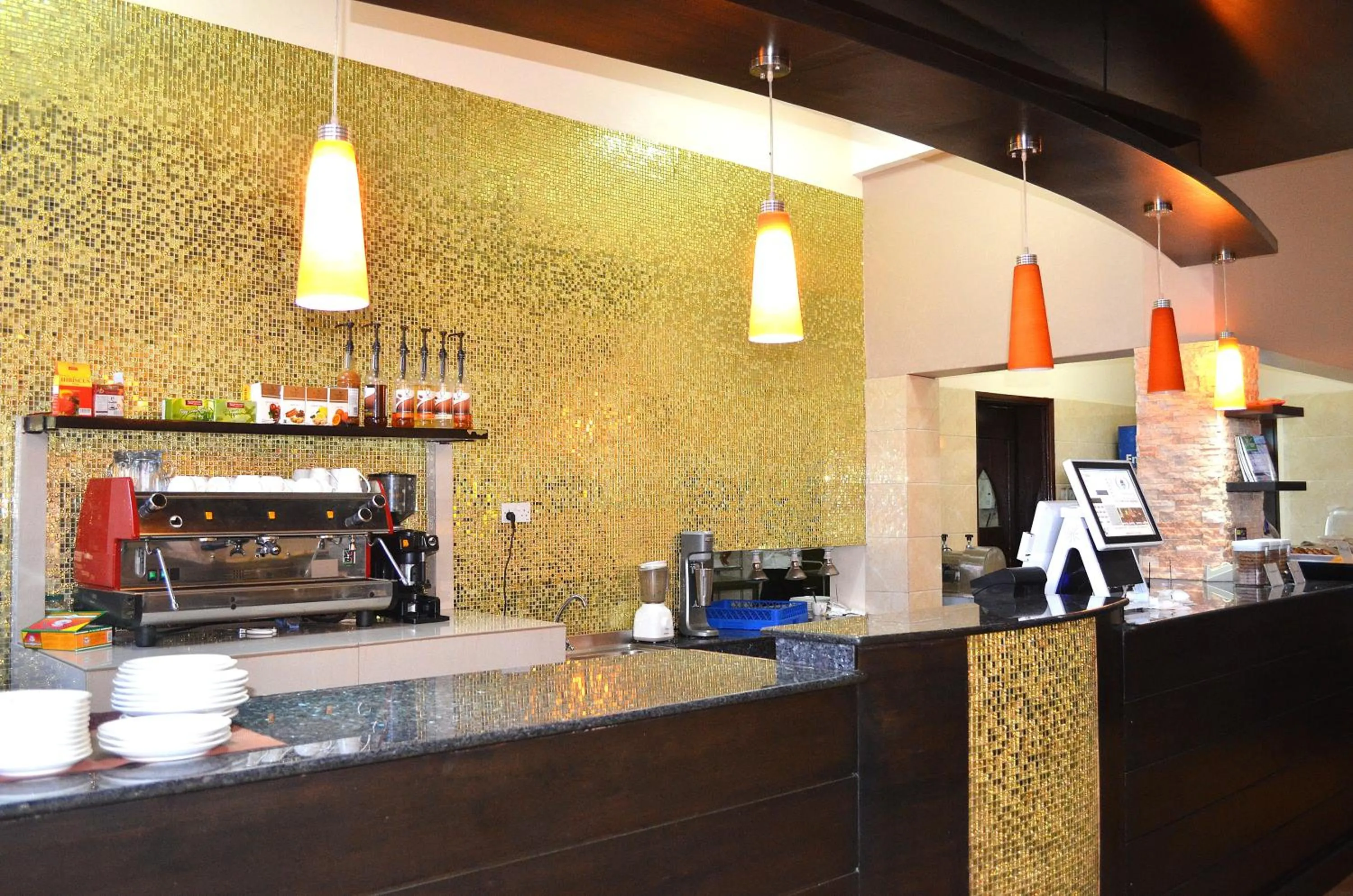 Restaurant/places to eat in Hillside Plaza Hotel