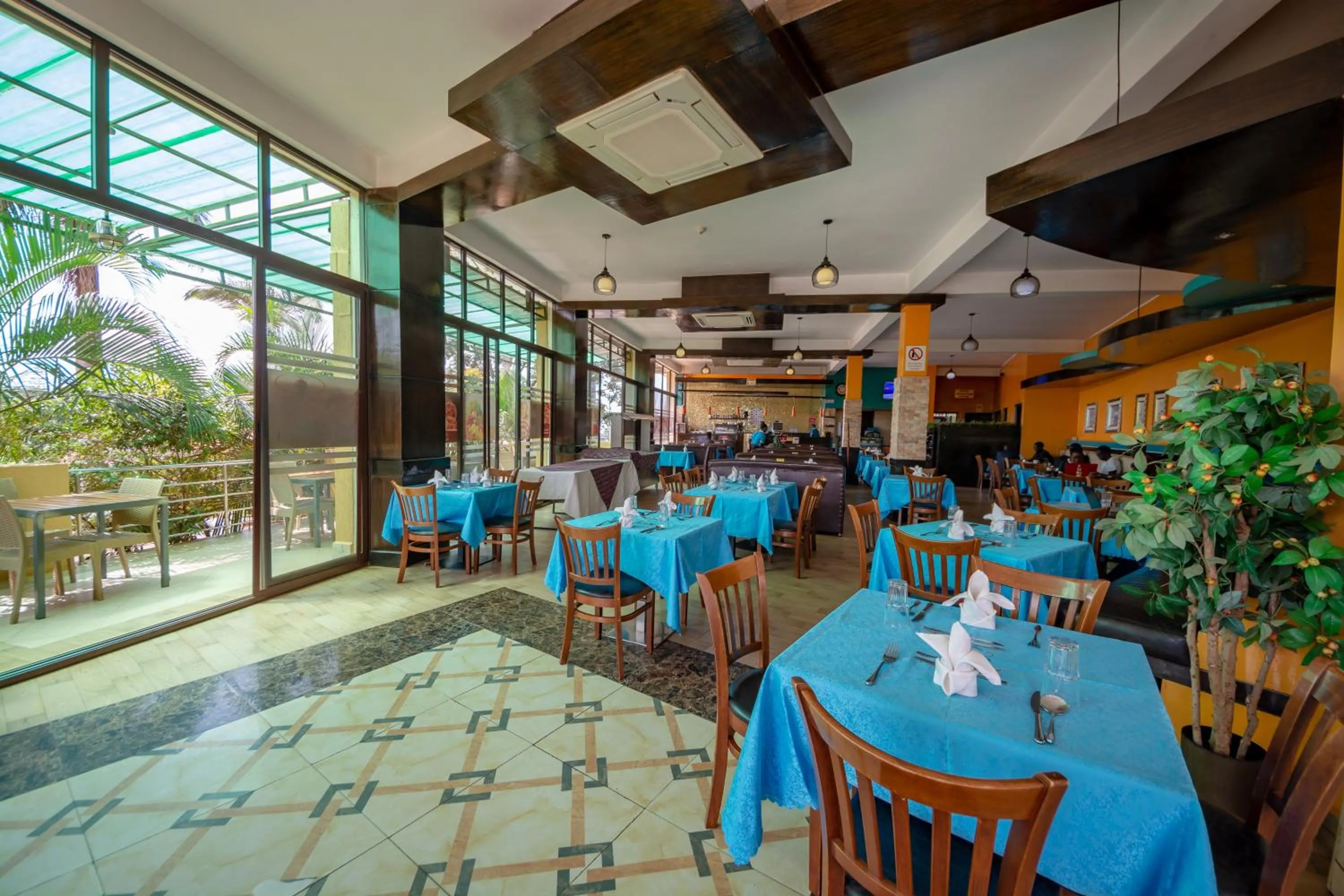Restaurant/places to eat in Hillside Plaza Hotel