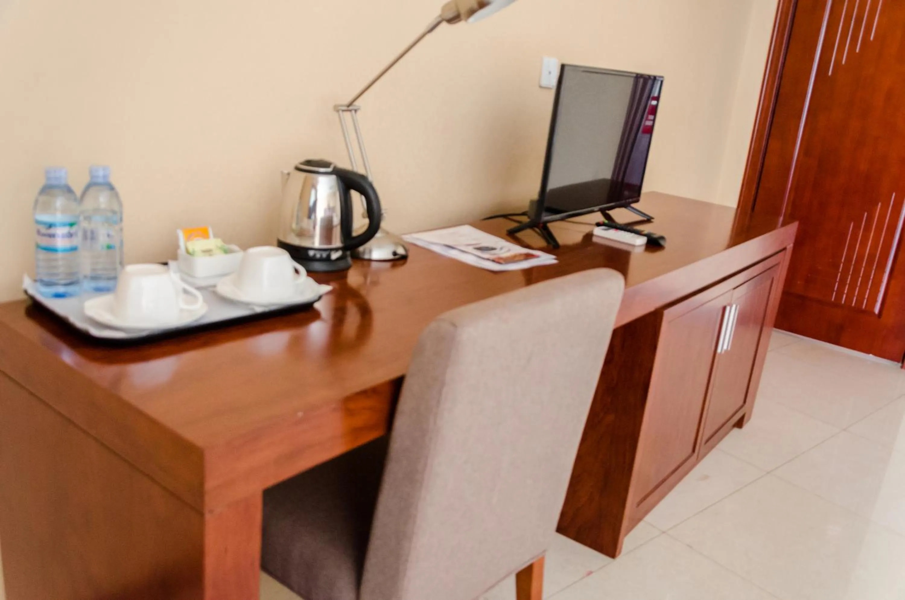 TV and multimedia in Hillside Plaza Hotel